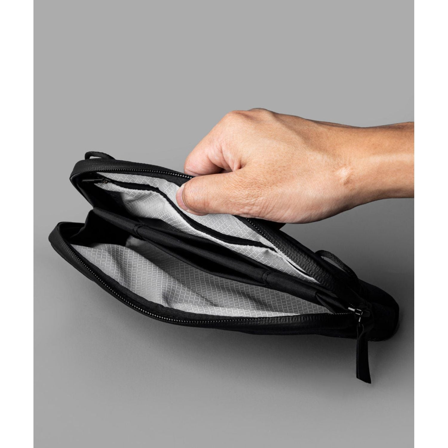 ALPAKA Flight Pouch Axoflux 210D (Black)