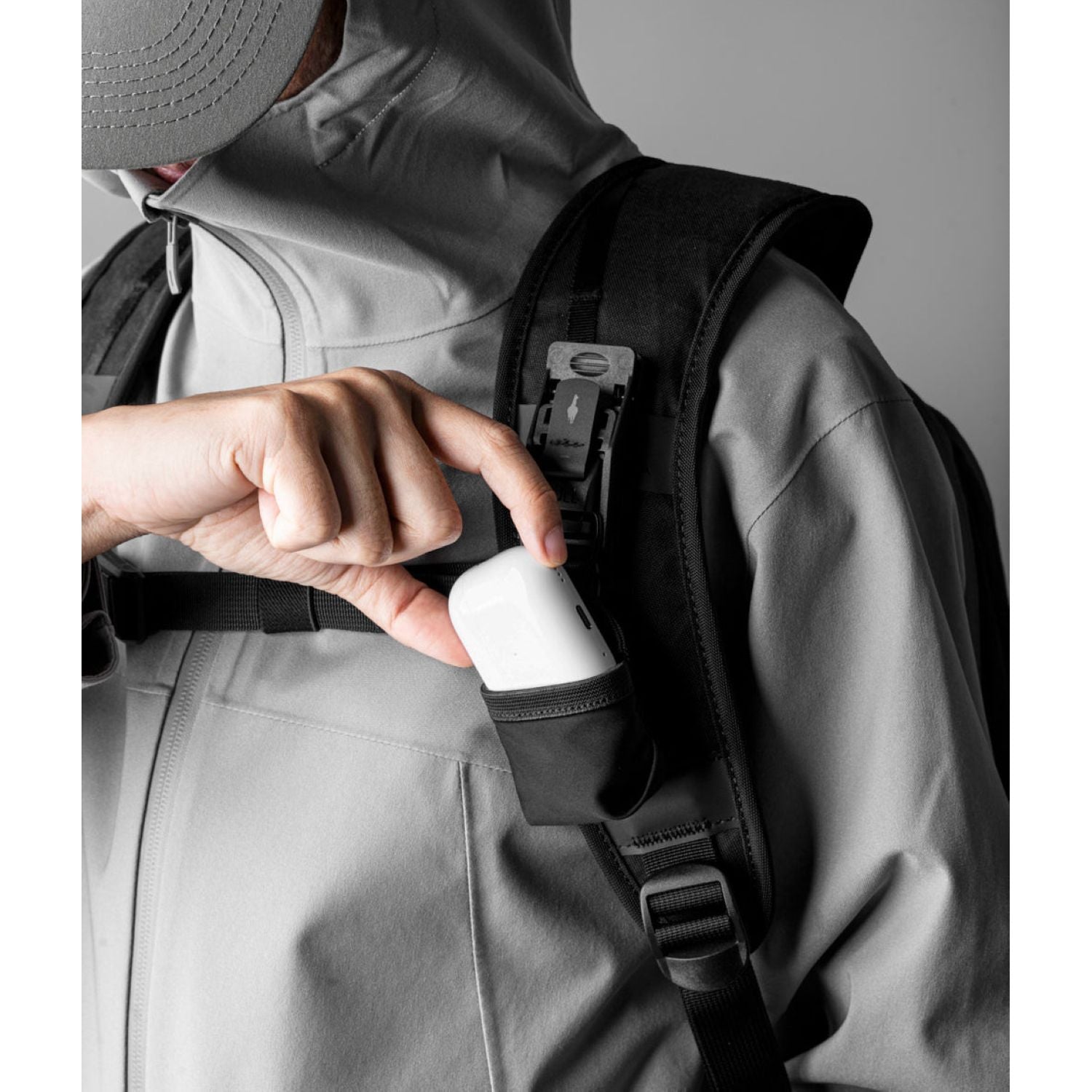 ALPAKA Hub Earbuds Pouch (Black)