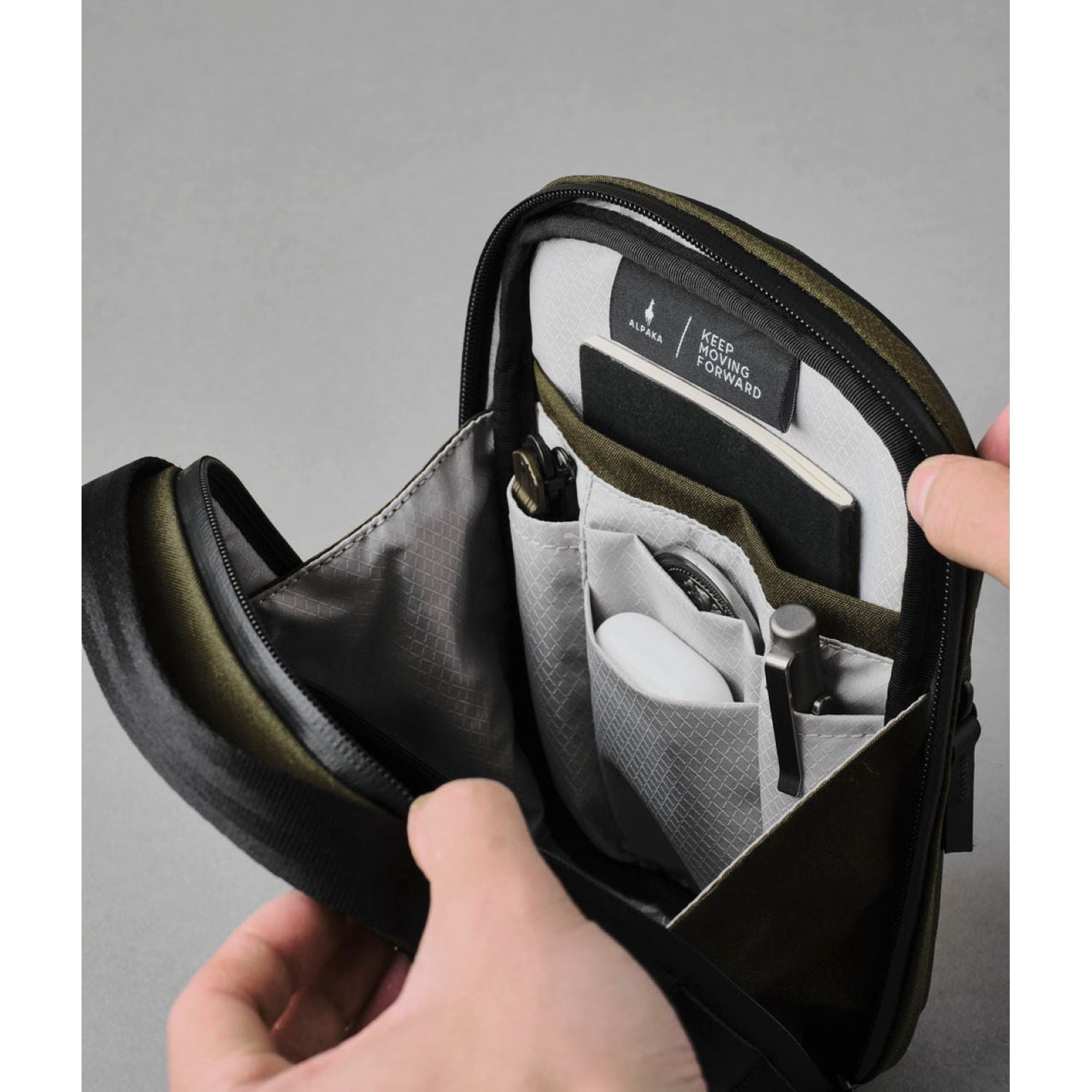 ALPAKA Metro Sling V2 Axoflux 300D (Army Green)