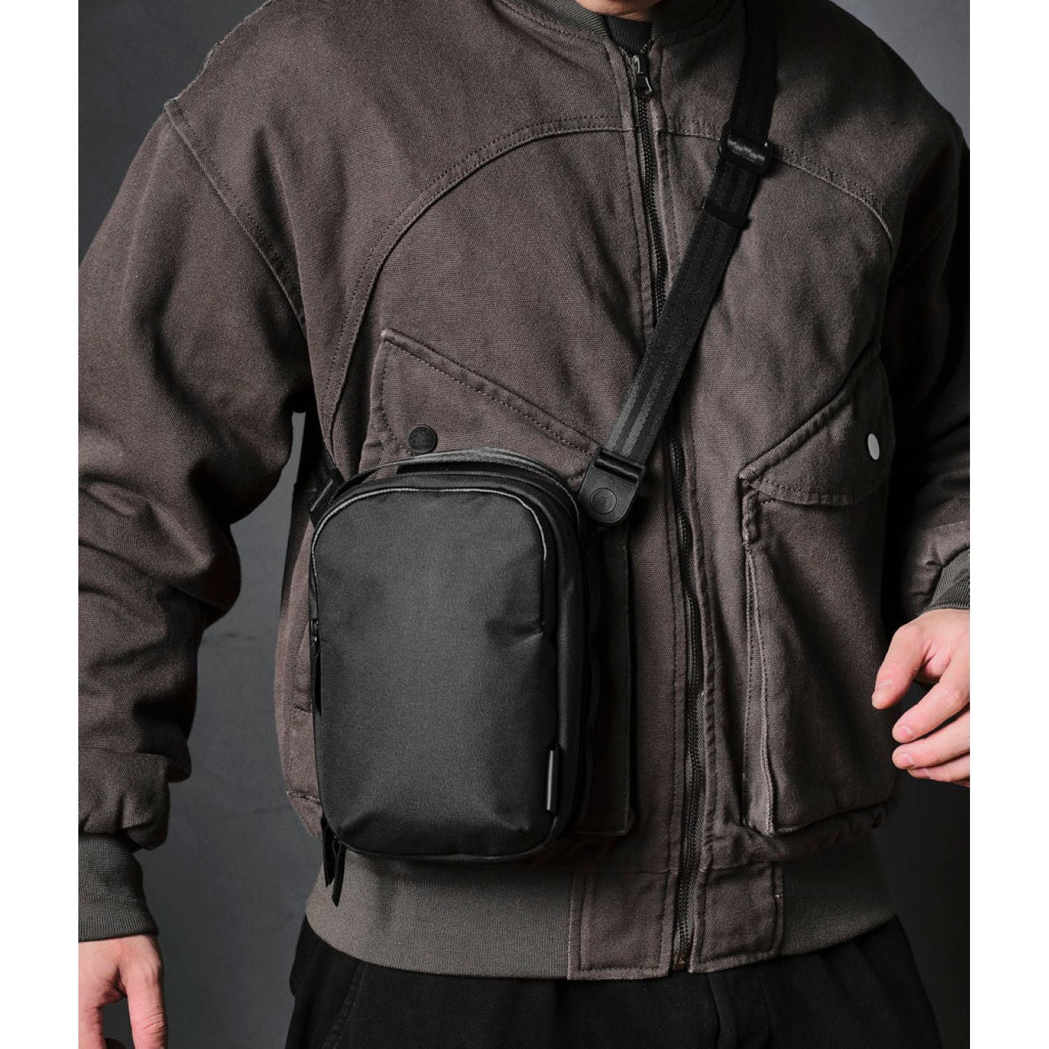 ALPAKA Metro Sling V2 Axoflux 300D (Black)