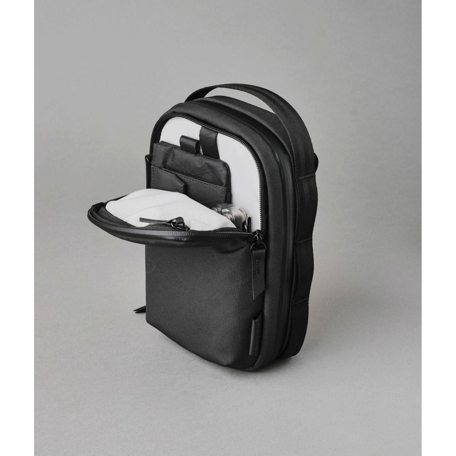 ALPAKA Metro Sling V2 Axoflux 300D (Black)