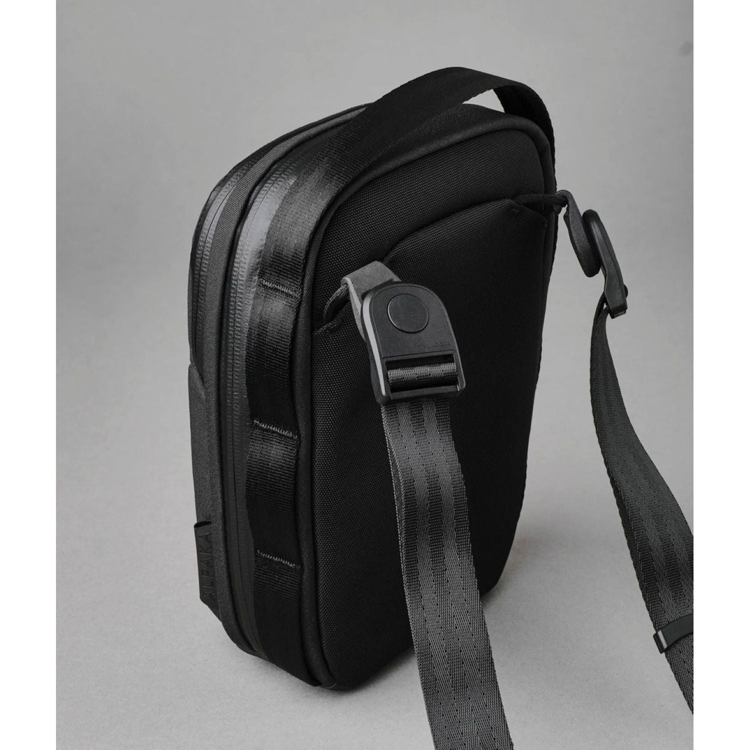 ALPAKA Metro Sling V2 Axoflux 300D (Black)