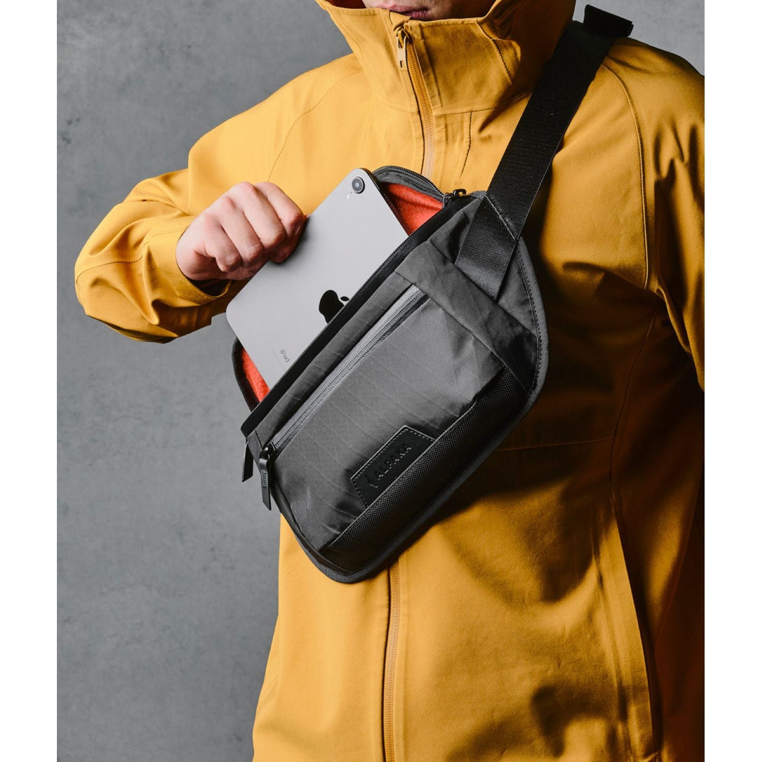 ALPAKA Bravo Sling Mini V2 VX42 (Black)