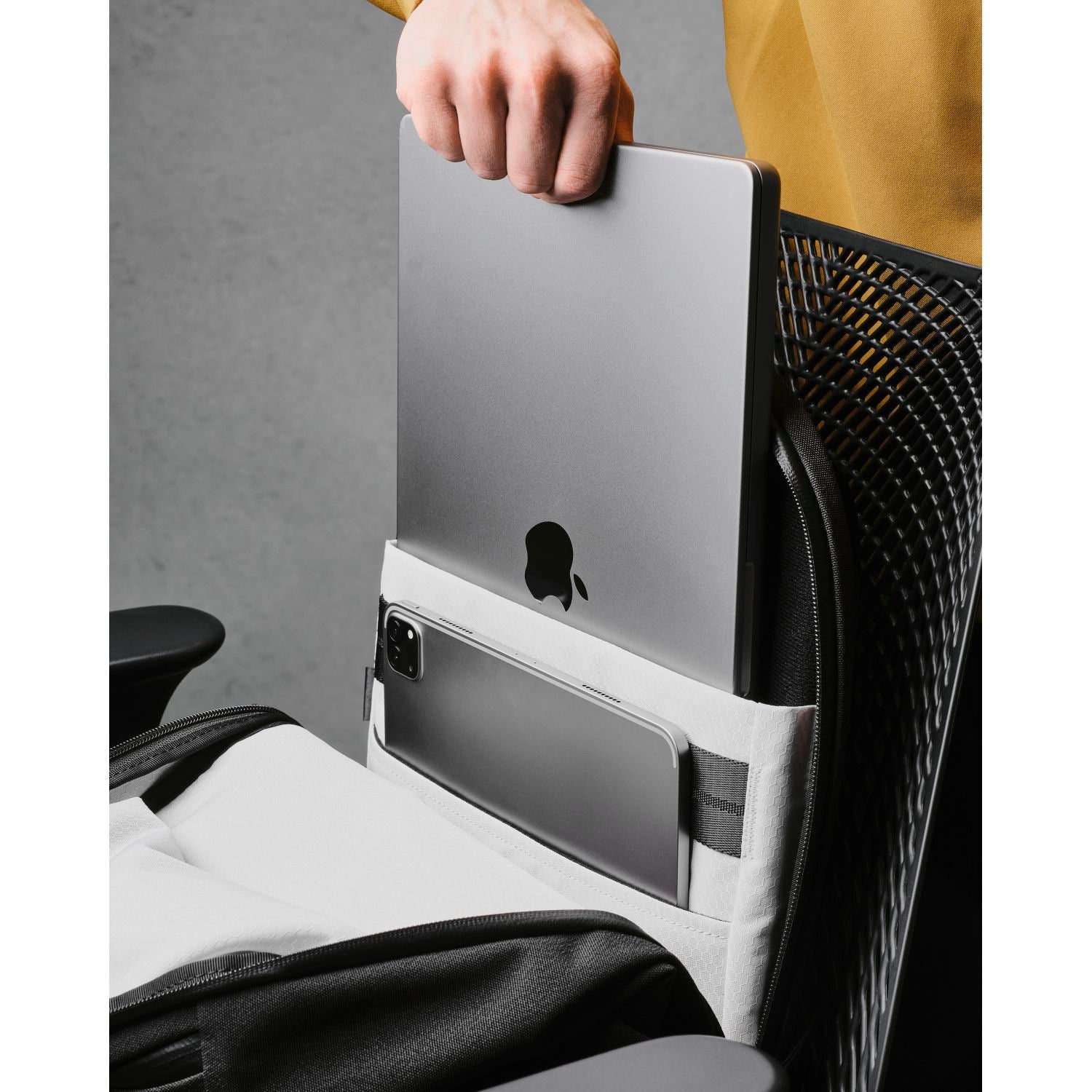 ALPAKA Elements Backpack Pro Axoflux 600D (Black)