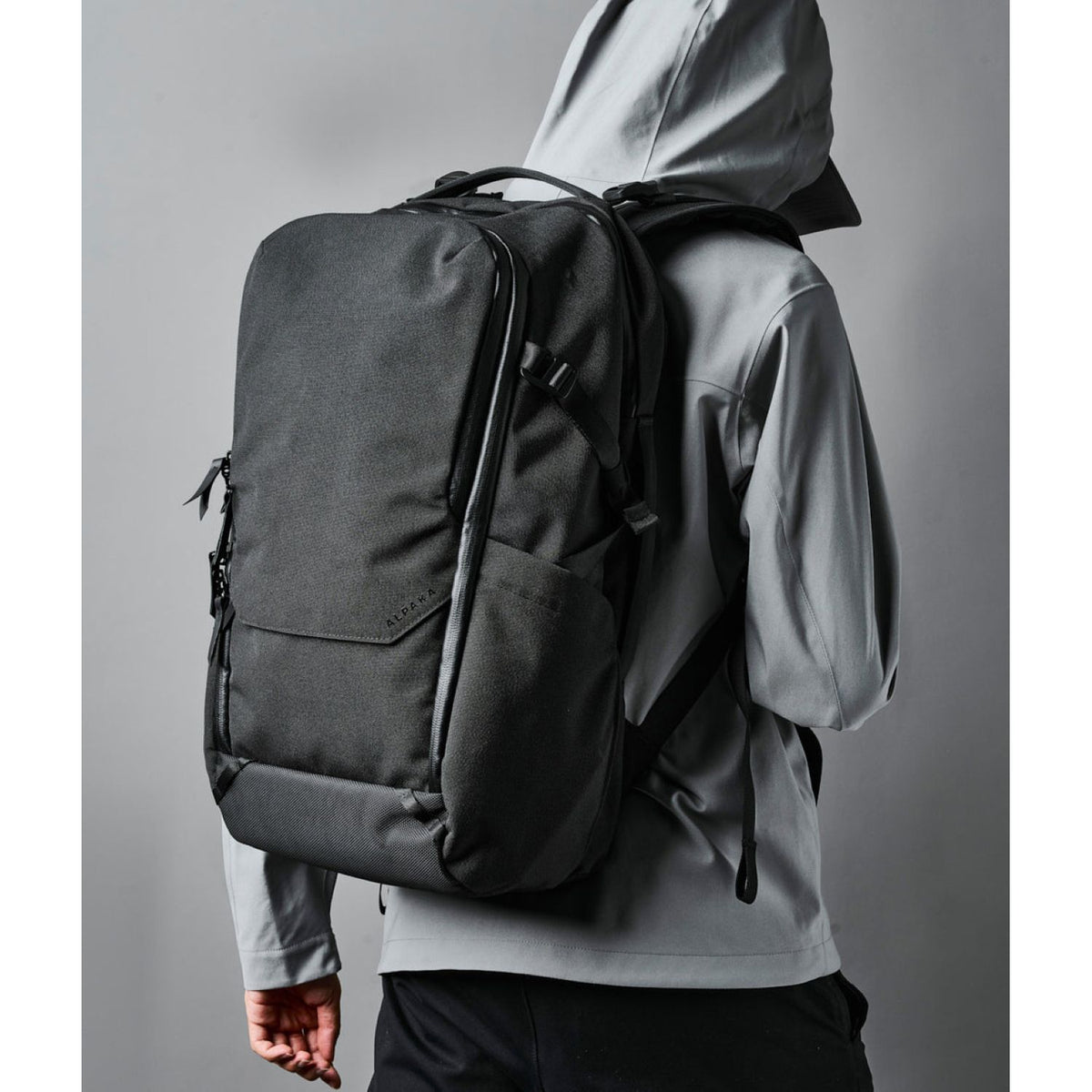 ALPAKA Elements Travel (35L) Axoflux 600D Backpack (Black) – The Planet Traveller