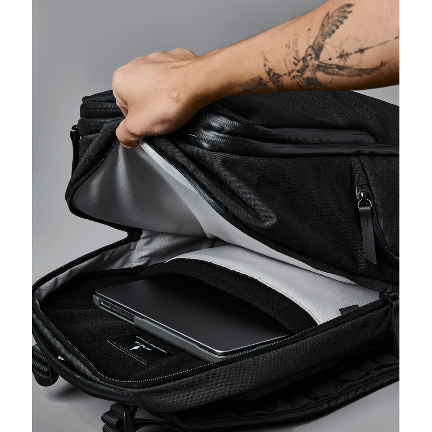 ALPAKA Elements Travel (35L) Axoflux 600D Backpack + Removable Waist Strap (Black)