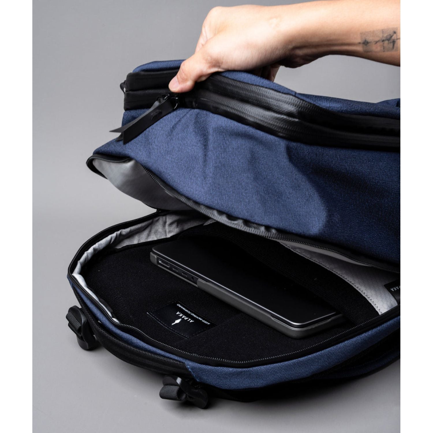 ALPAKA Elements Travel (35L) Axoflux 600D Backpack + Removable Waist Strap (Blue)