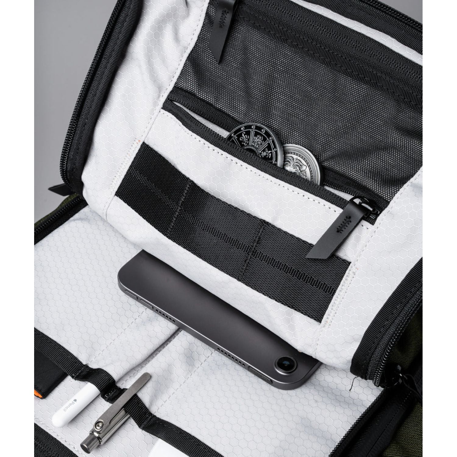 ALPAKA Elements Travel (35L) Axoflux 600D Backpack + Removable Waist Strap (Green)