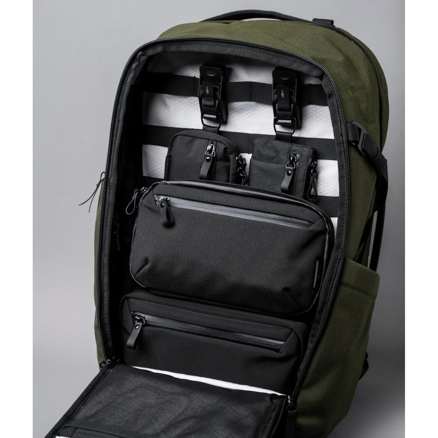 ALPAKA Elements Travel (35L) Axoflux 600D Backpack + Removable Waist Strap (Green)