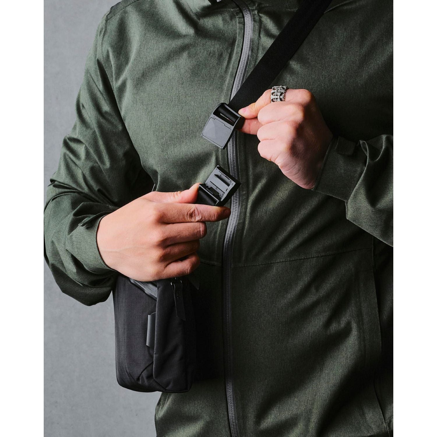 ALPAKA Flight Sling Axoflux 210D (Black)