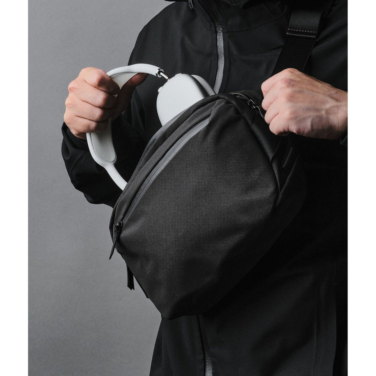 ALPAKA Go Sling Mini V2 Axoflux 300D (Black) – The Planet Traveller