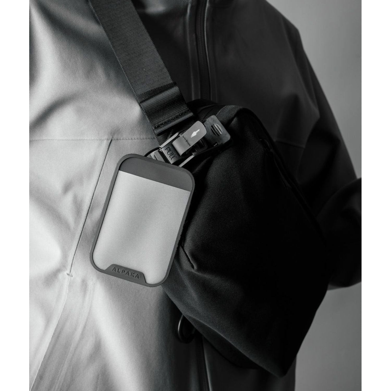 ALPAKA Go Sling Mini V2 Axoflux 300D (Black)