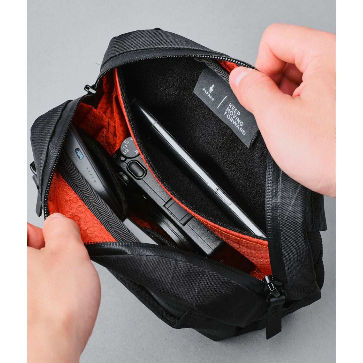 ALPAKA Go Sling Nano X-Pac VX21 (Black)