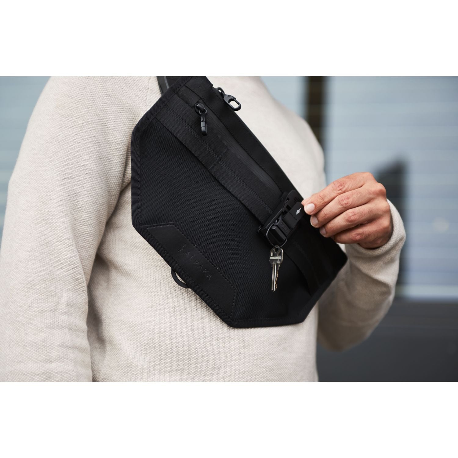 ALPAKA Hub Keychain (Black)