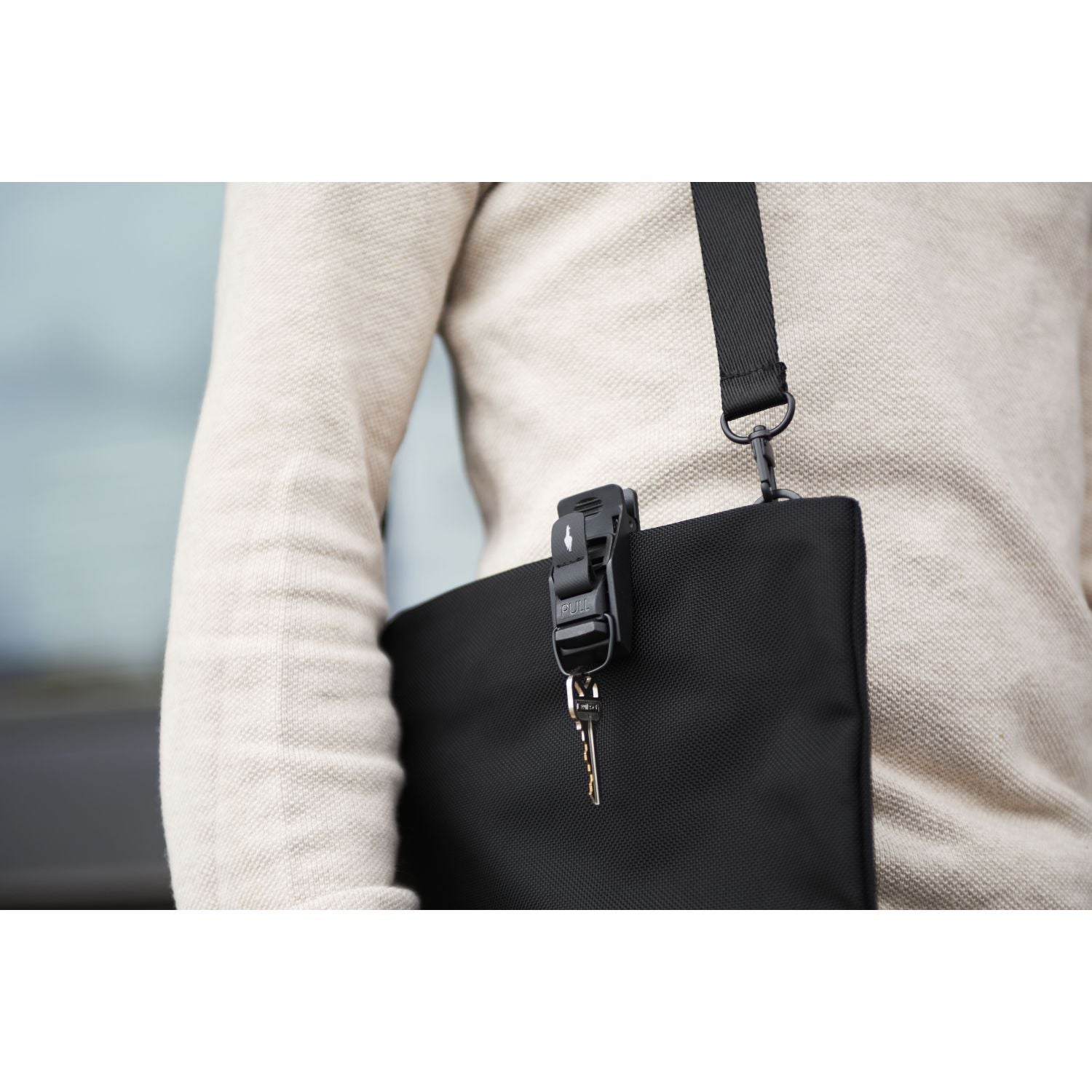 ALPAKA Hub Keychain (Black)