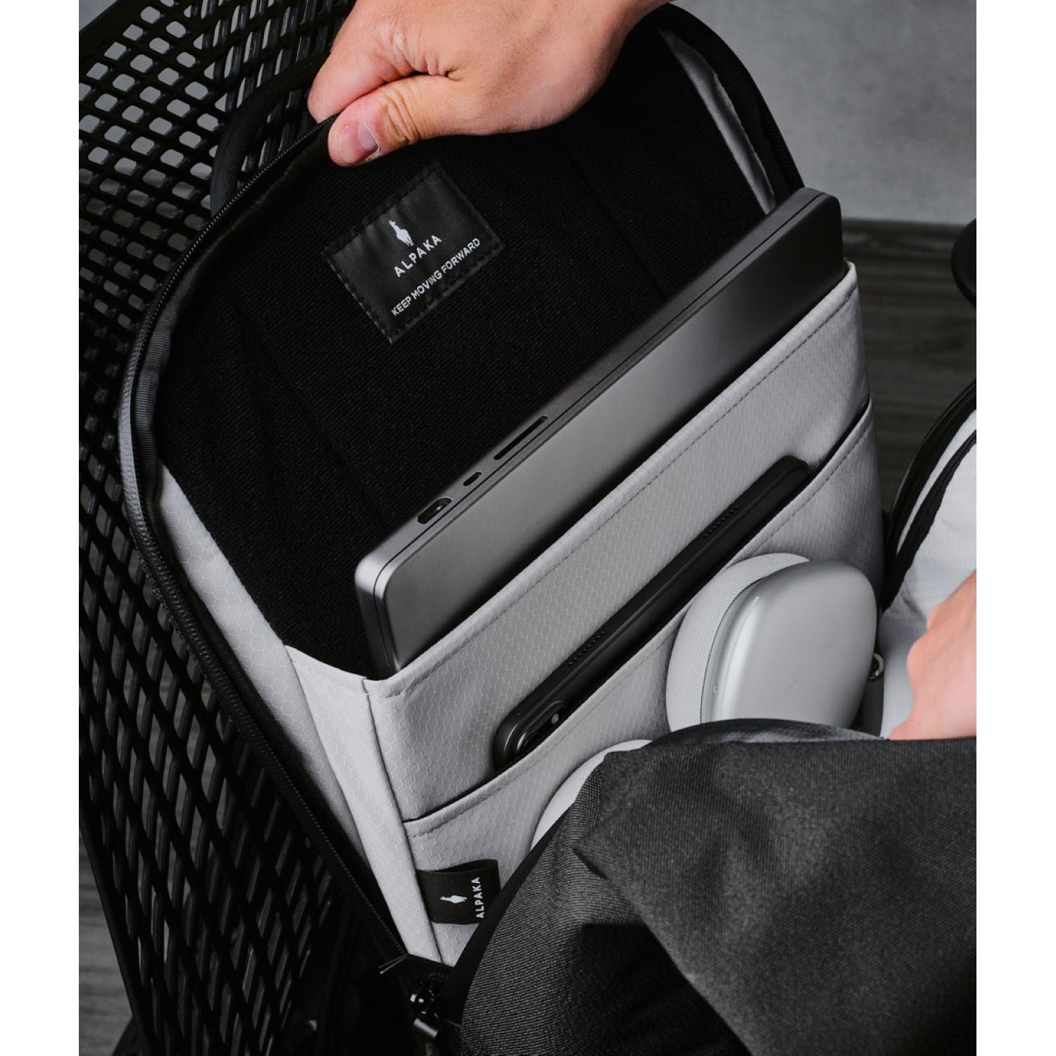 ALPAKA Shift Pack V2 Axoflux 600D (Black)