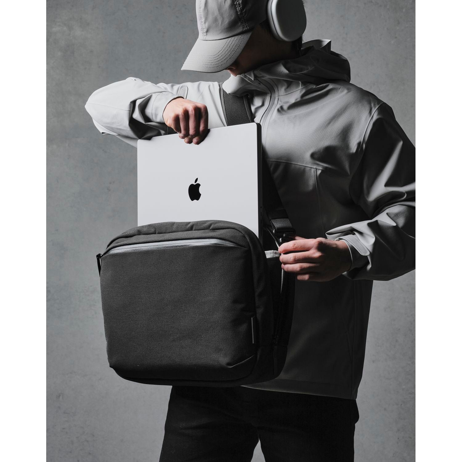 ALPAKA Tech Brief Pro Axoflux 600D (Black)