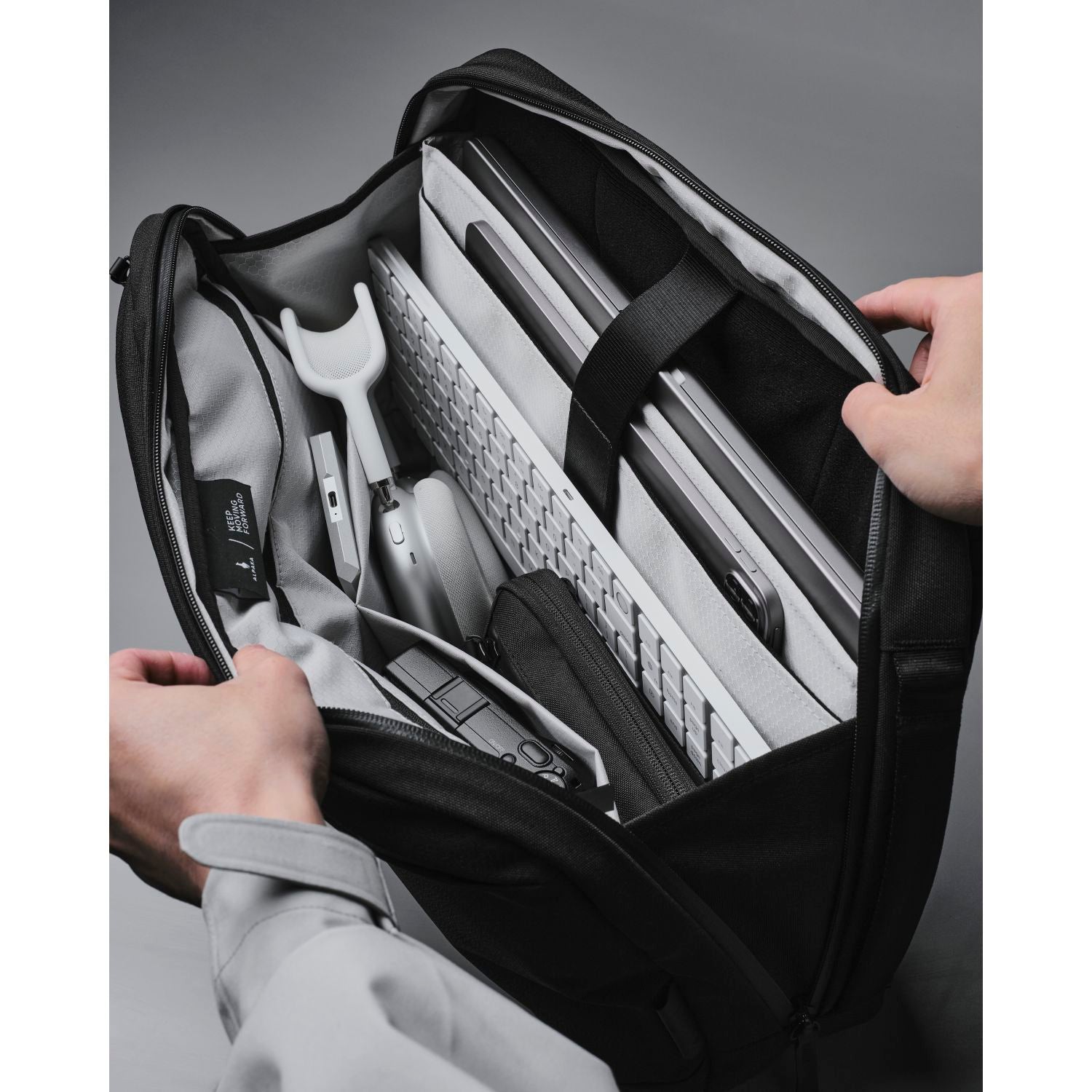 ALPAKA Tech Brief Pro Axoflux 600D (Black)