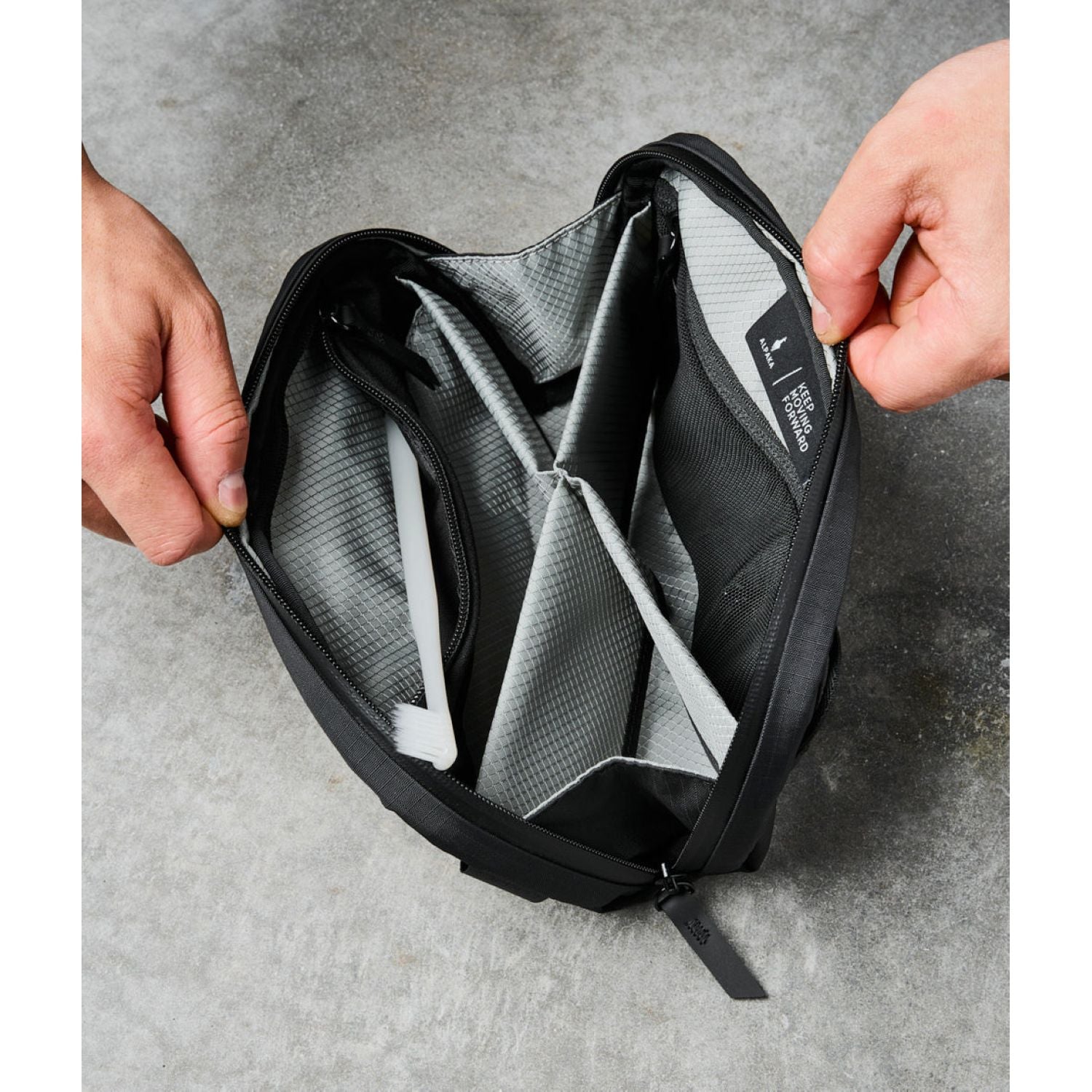 ALPAKA Toiletry Bag (Black)