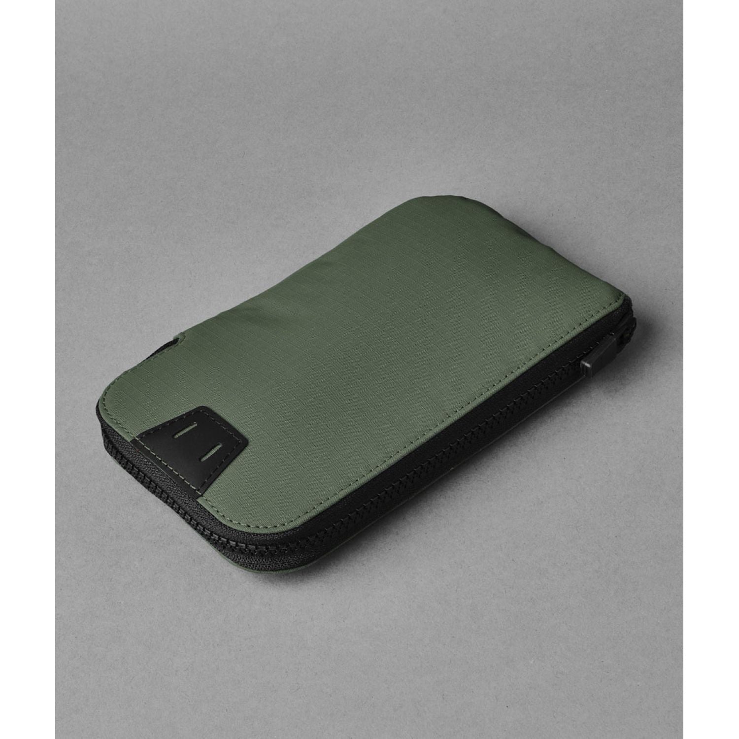 ALPAKA Zip Travel Wallet Axoflux 210D (Green)