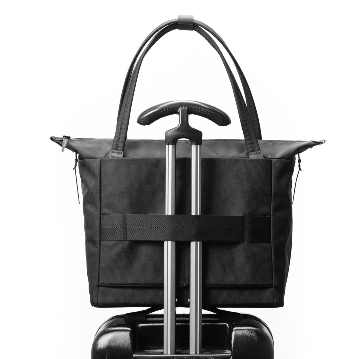 BLACK EMBER WPT Shldr Tote 20L ショルダーバッグ Black Ember WPT-SHLDR-TOTE EmberTex™ PFAS Free - Jet Black 20L
