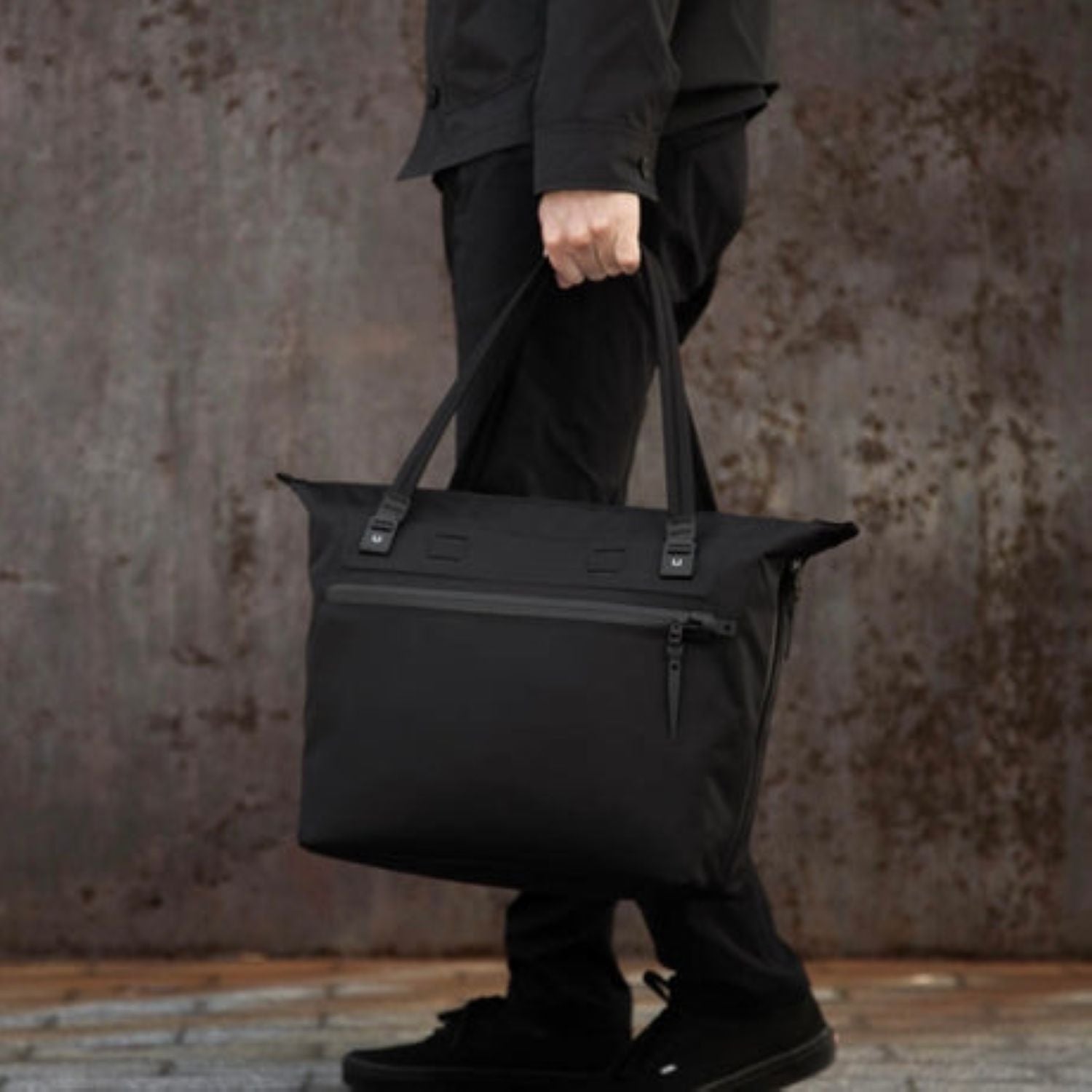 Black Ember Wpt 17" Laptop Tote Embertex Pfas Free 20L - Jet Black