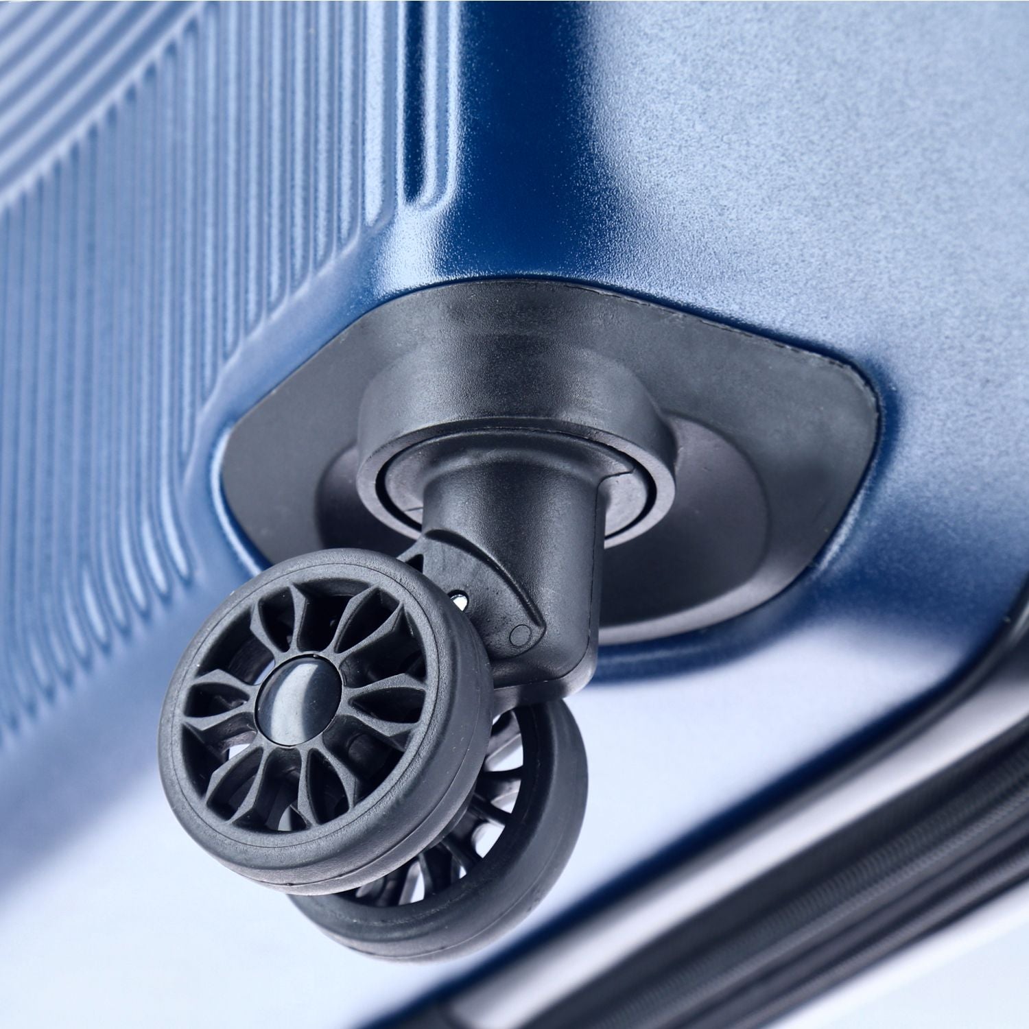 Crossing Wanderer Polycarbonate Expandable 20" Carry On Luggage Spinner - Blue