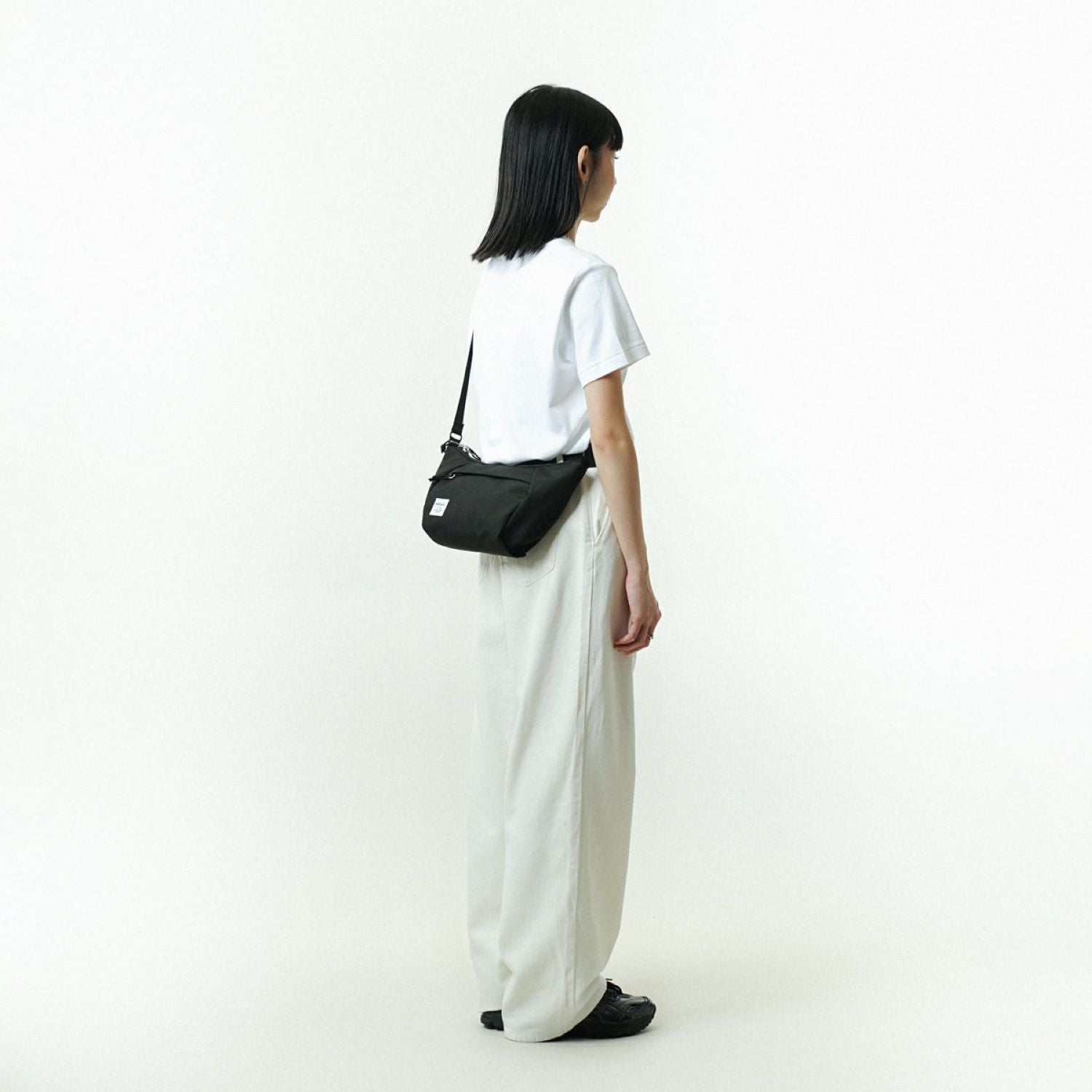 Hellolulu Cora 3-Way Sling Bag (Flat Black)