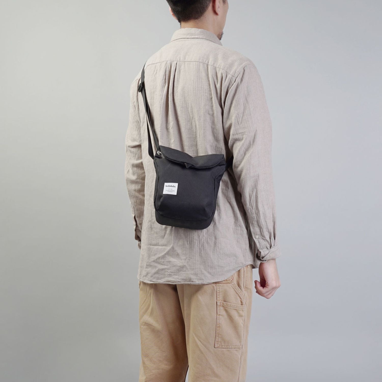 Hellolulu Desi Sling Bag (Black)