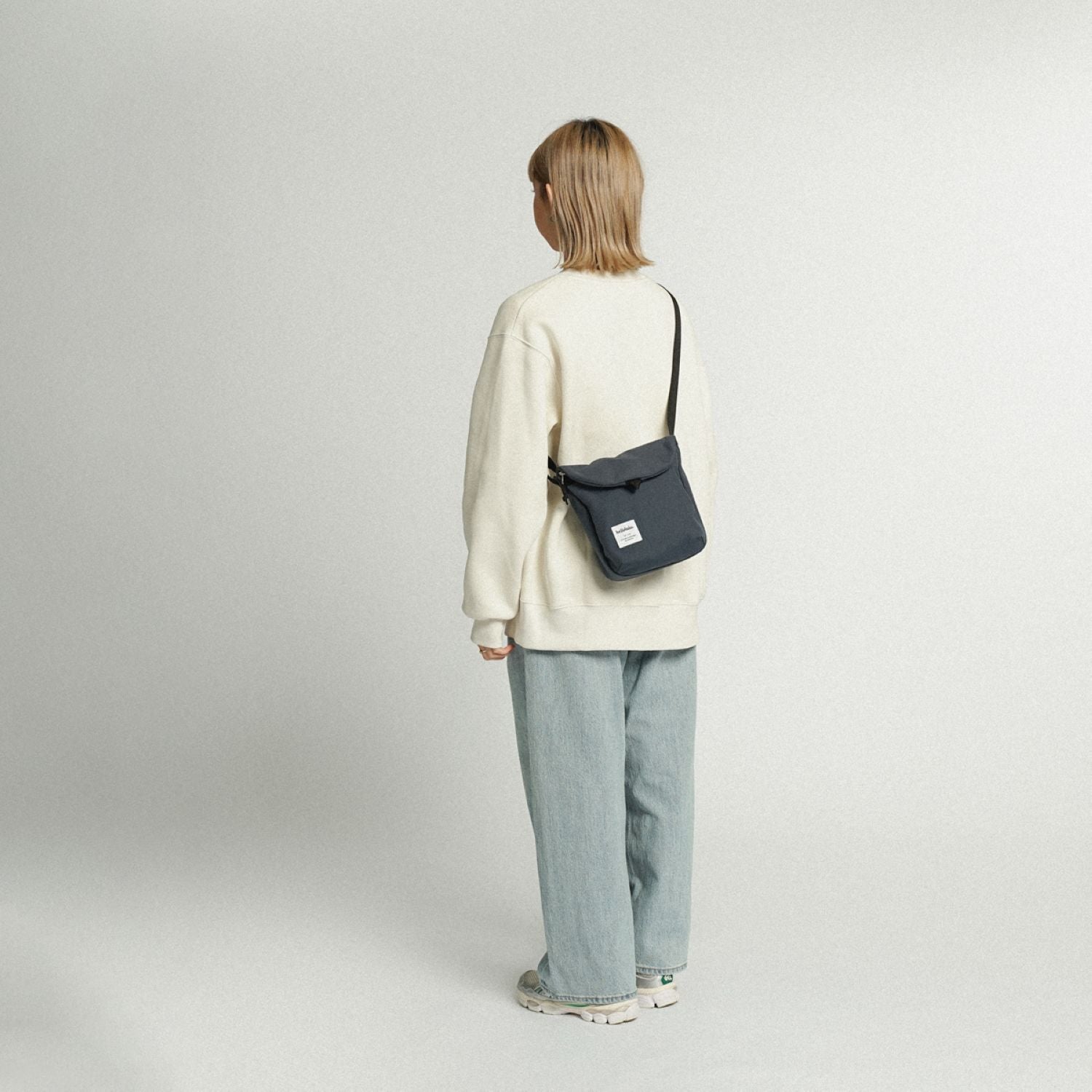 Hellolulu Desi Sling Bag Recycled (Dark Sapphire)