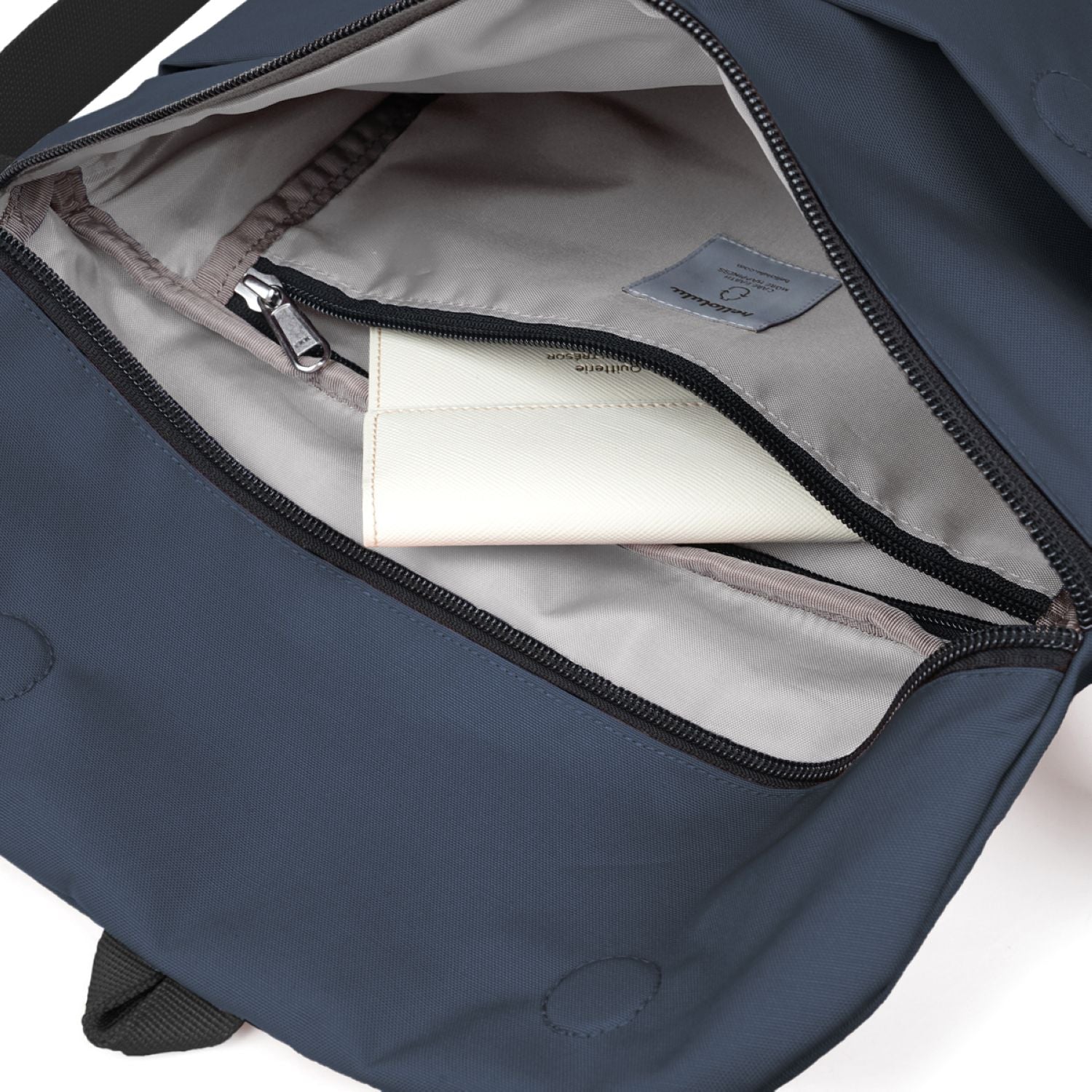 Hellolulu Kasen Shoulder Bag Recycled (Dark Sapphire)