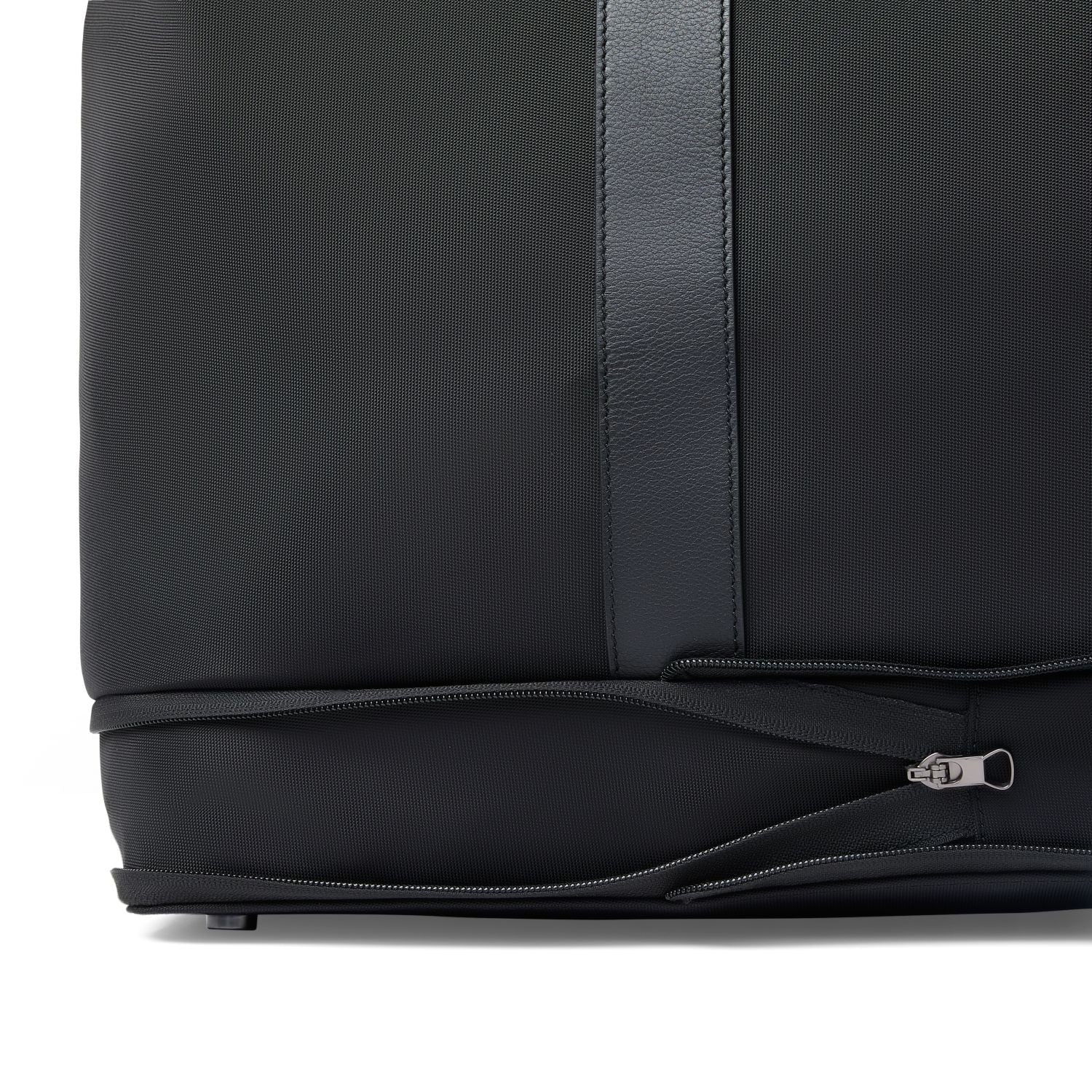 July Volume+ Weekender (Cabin) - Black