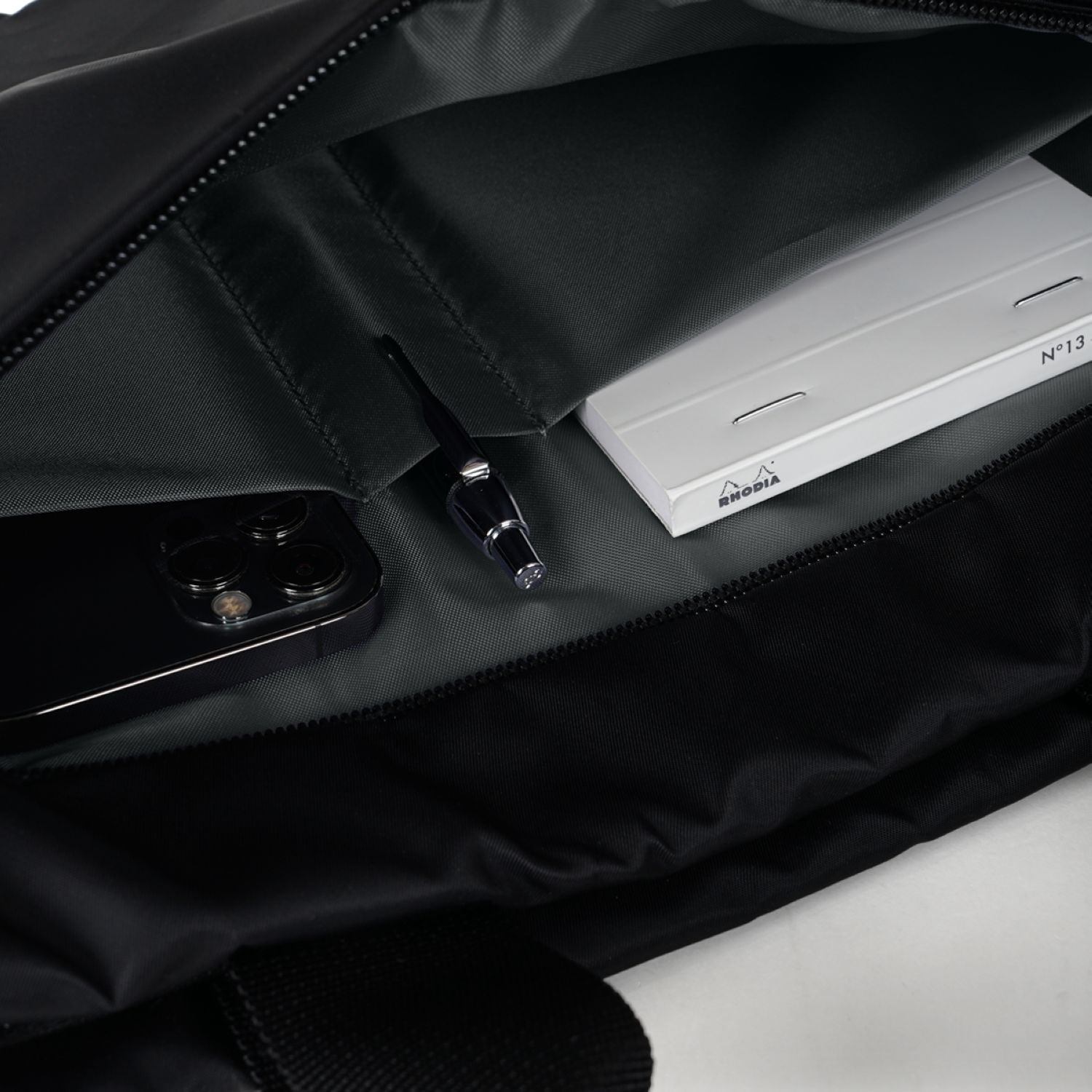 Hellolulu Mira 3-Way Sleeve Case 14" Recycled (Raven Black)