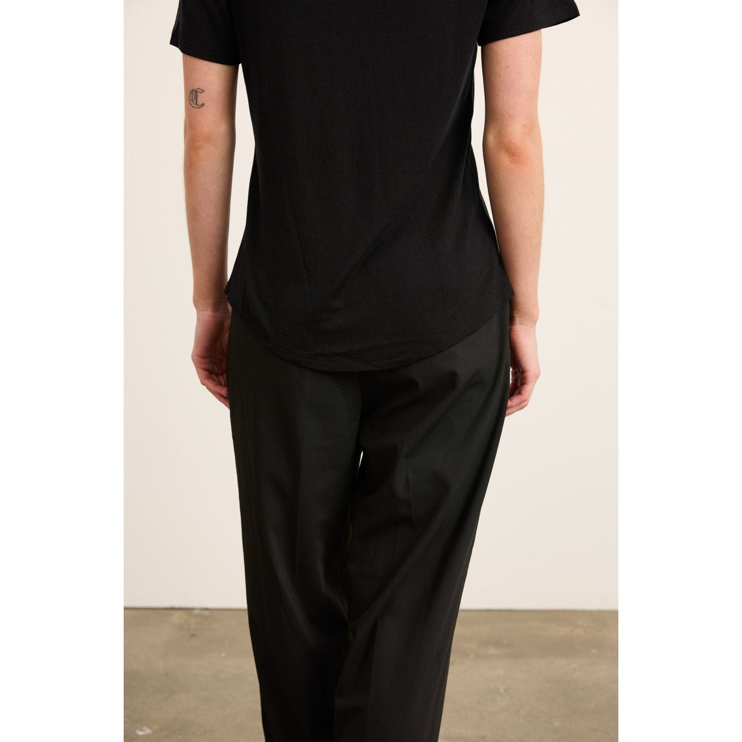 Paire Women's Merino Wool-Blend V-Neck T-Shirt (Black) - S