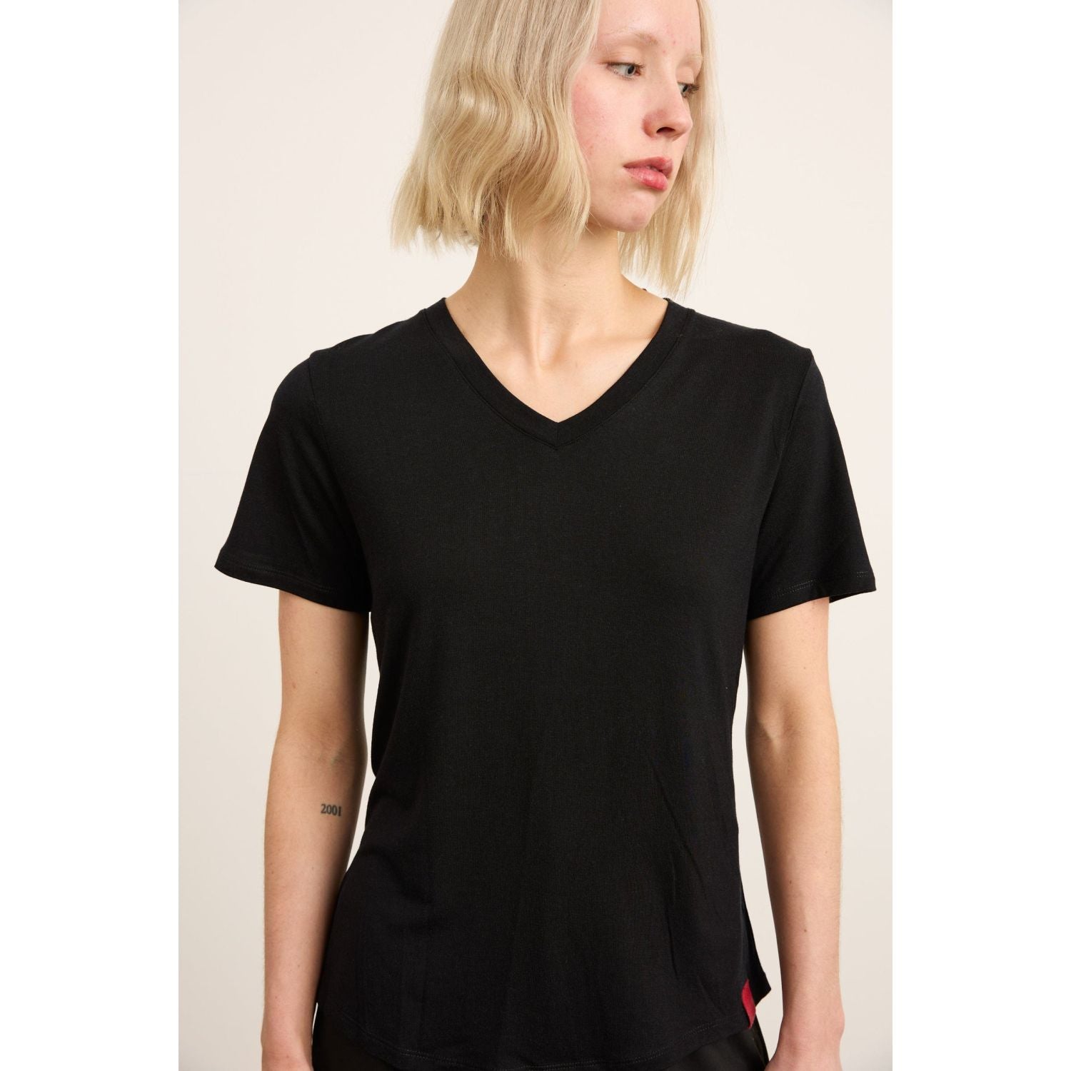 Paire Women's Merino Wool-Blend V-Neck T-Shirt (Black) - S