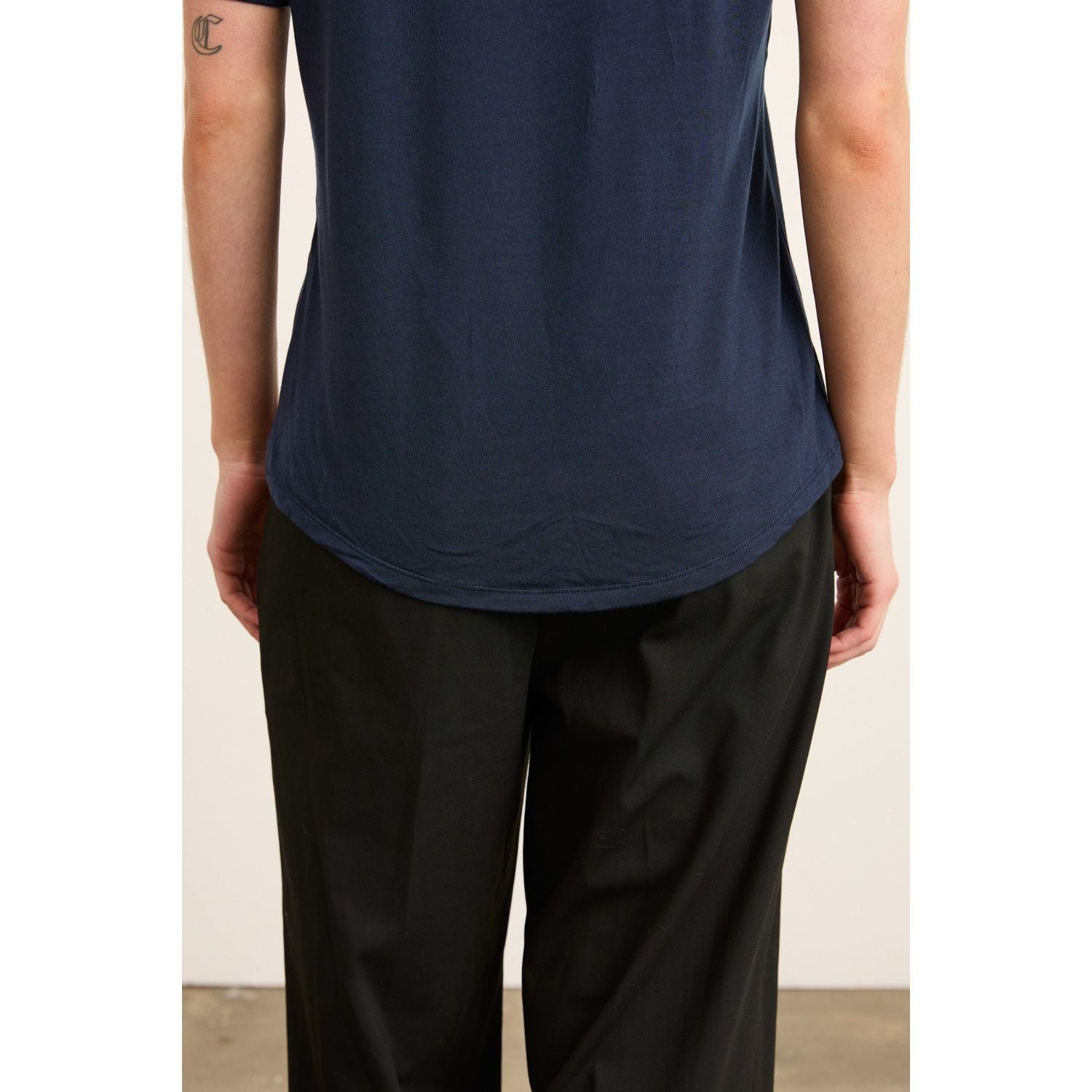 Paire Women's Merino Wool-Blend V-Neck T-Shirt (Navy) - M