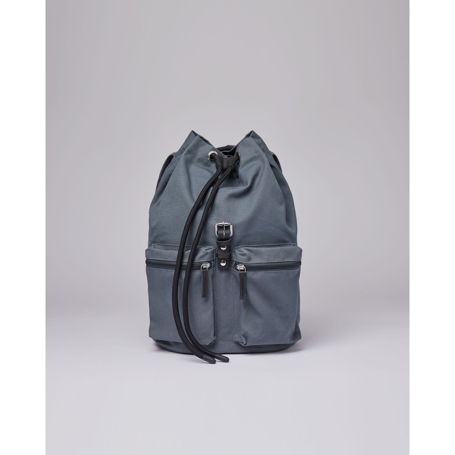 Sandqvist Roald Backpack - Dark Slate W/ Navy Webbing