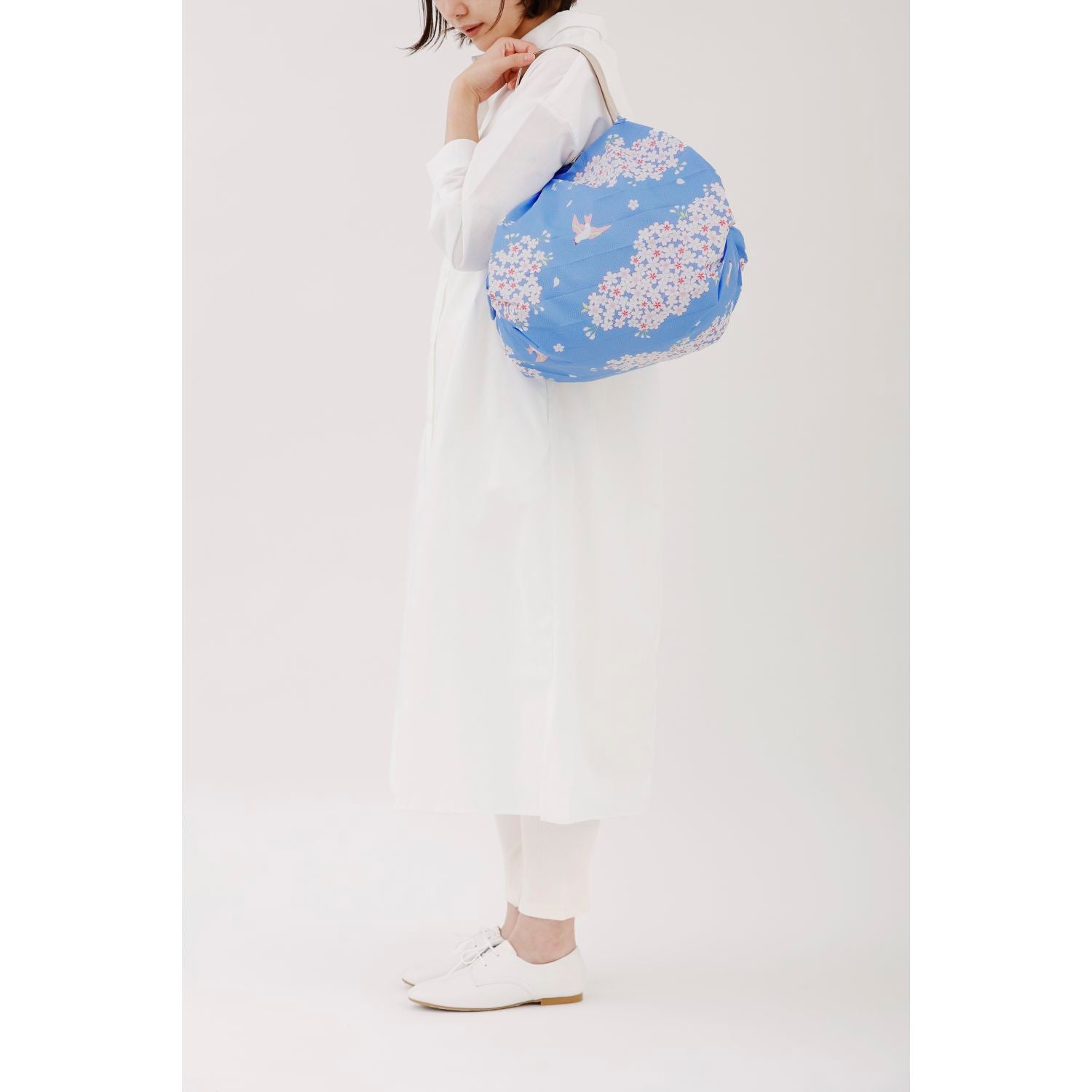 Shupatto Foldable Tote (M) - Hana Ni Tori (Blue)