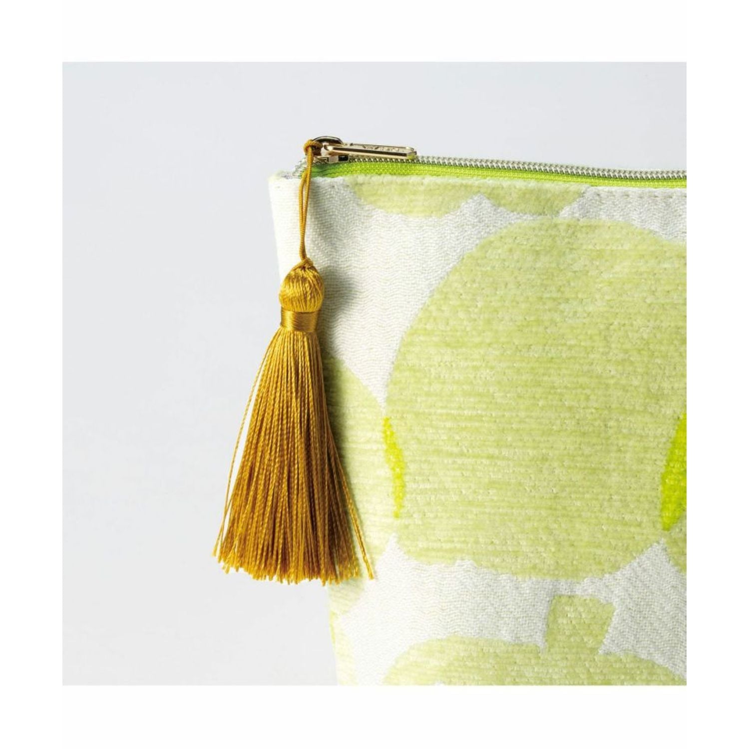 WPC Gobelins Tapestry Boat Shaped Round Pouch (Camellia Navy)