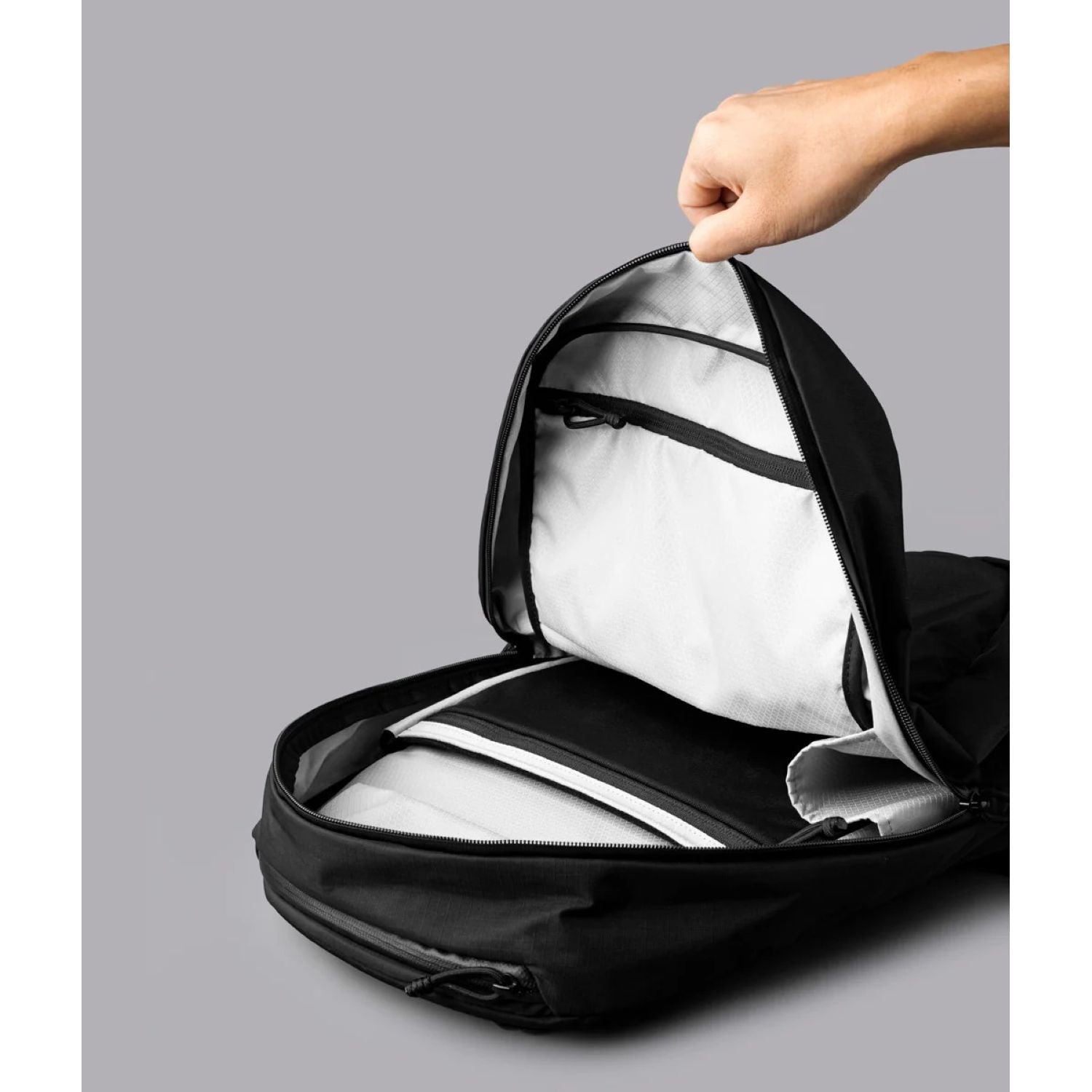 ALPAKA Aero Backpack Lite Axoflux 210D 16L (Black)