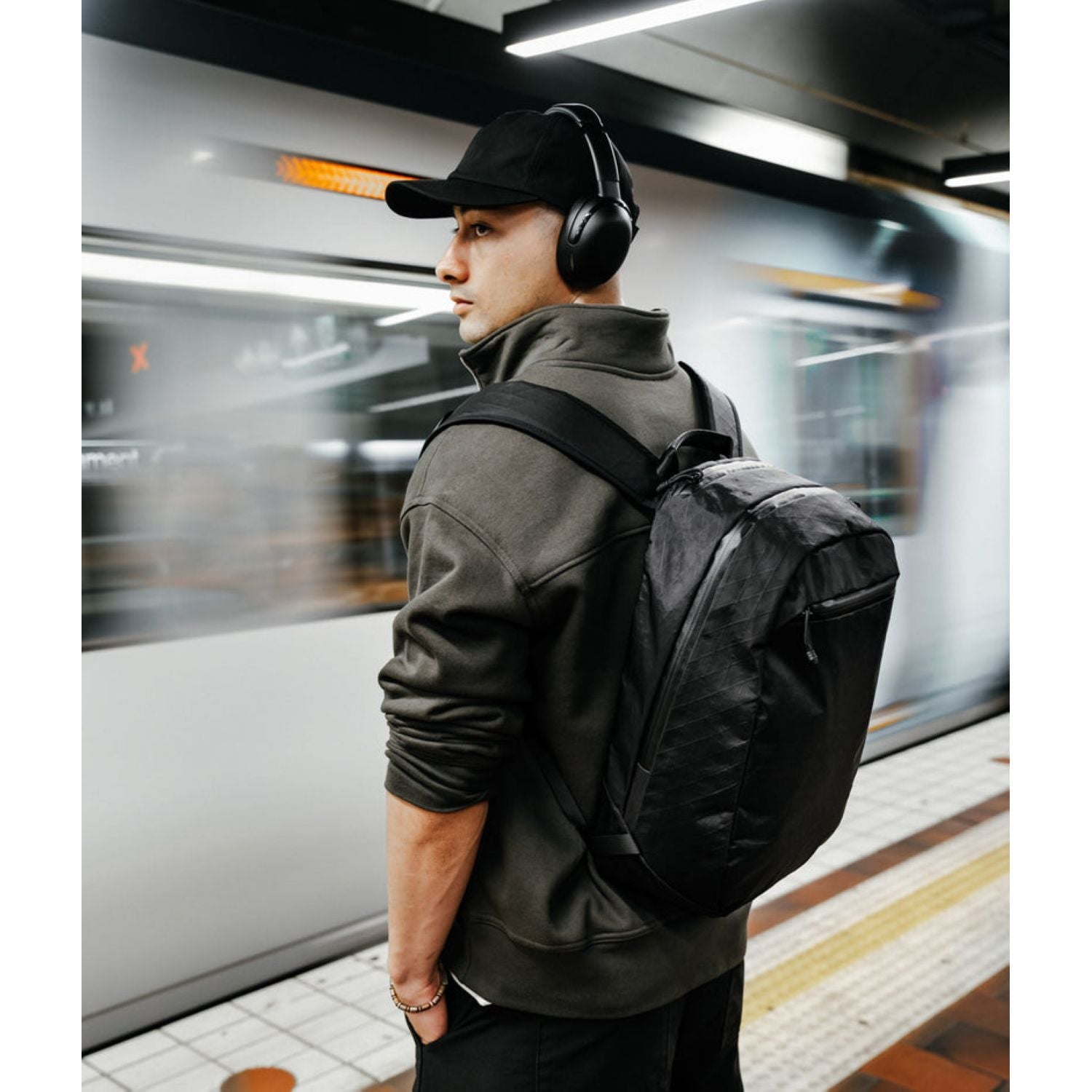 ALPAKA Aero Backpack Lite X-Pac VX21 16L (Black)