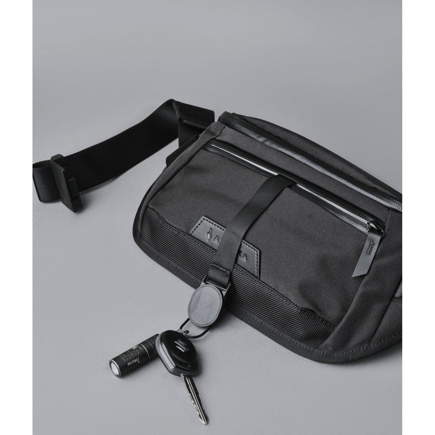 ALPAKA Bravo Sling Mini V2 Axoflux 300D (Black)