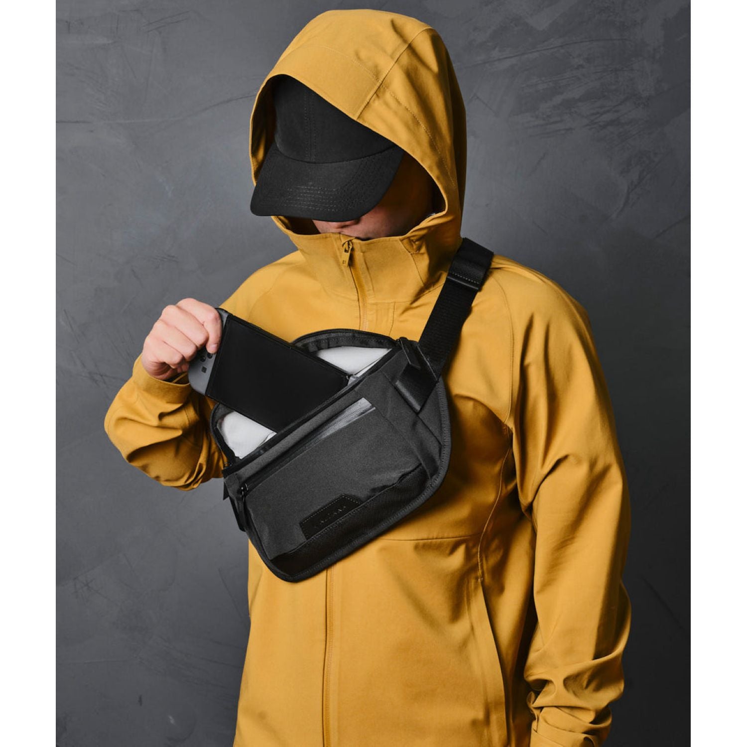 ALPAKA Bravo Sling Mini V2 Axoflux 300D (Black)