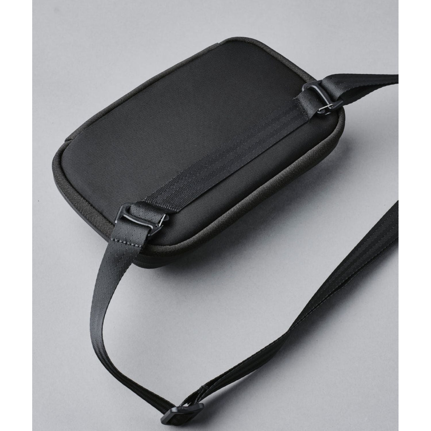 ALPAKA Elements Tech Case Mini Axoflux 600D (Black)