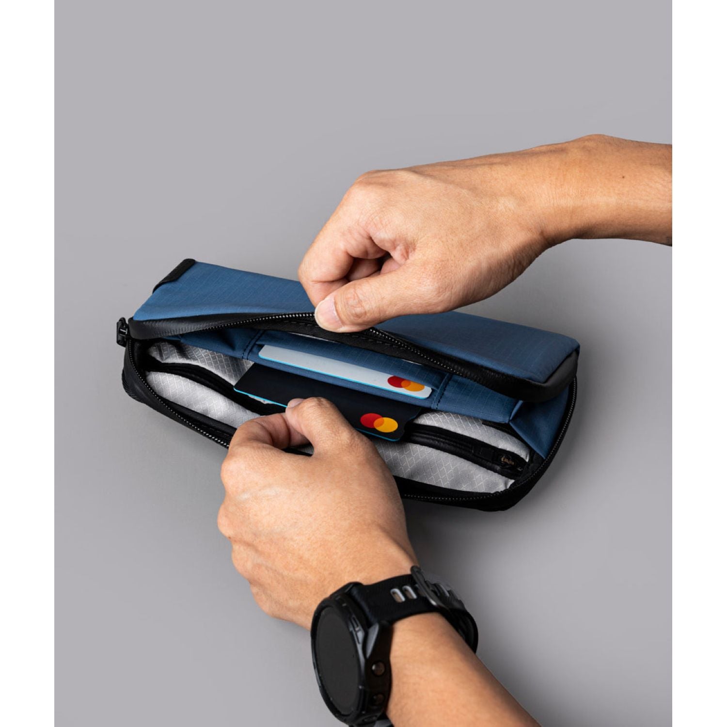 ALPAKA Flight Pouch Axoflux 210D (Blue)