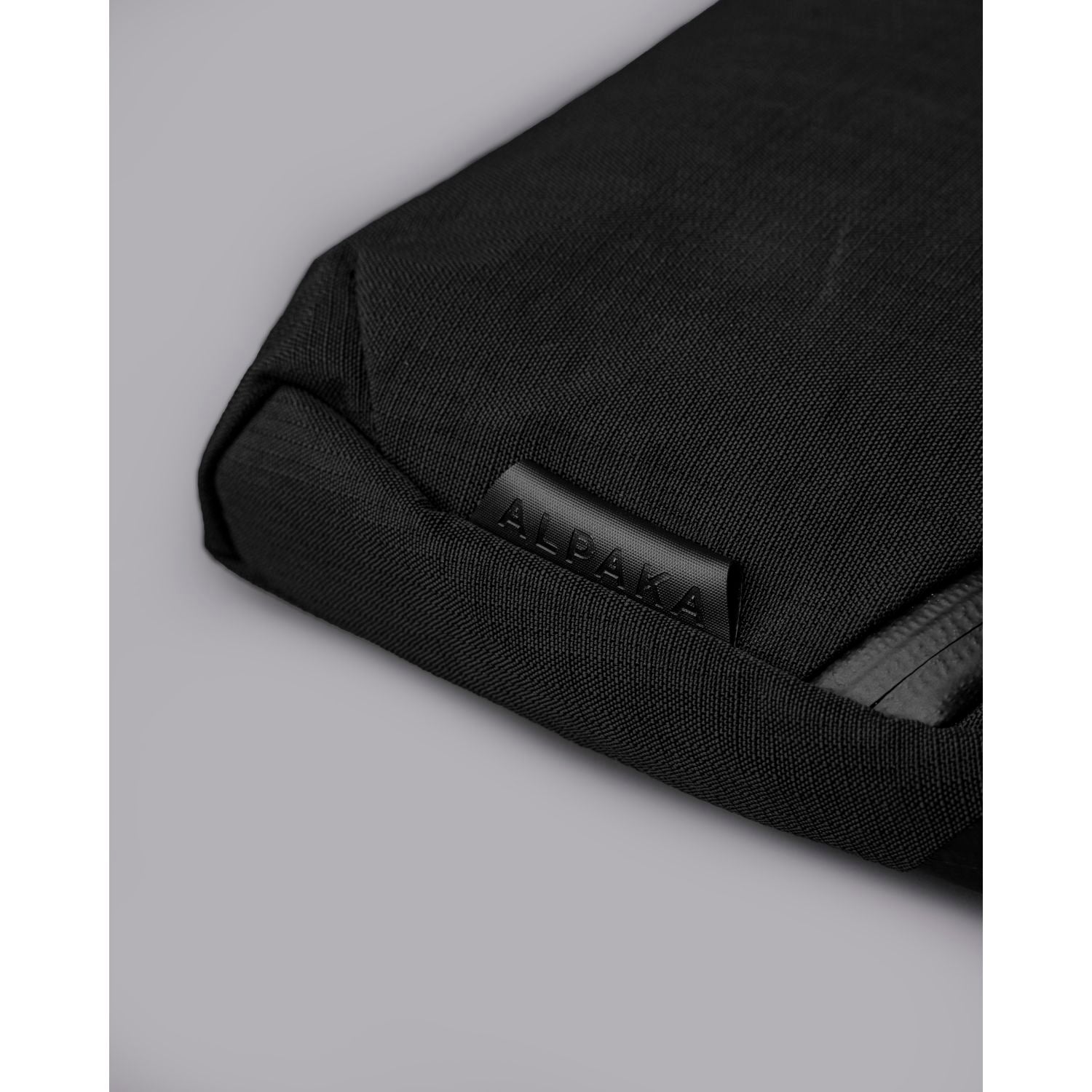 ALPAKA Flight Sling Axoflux 400D (Black)