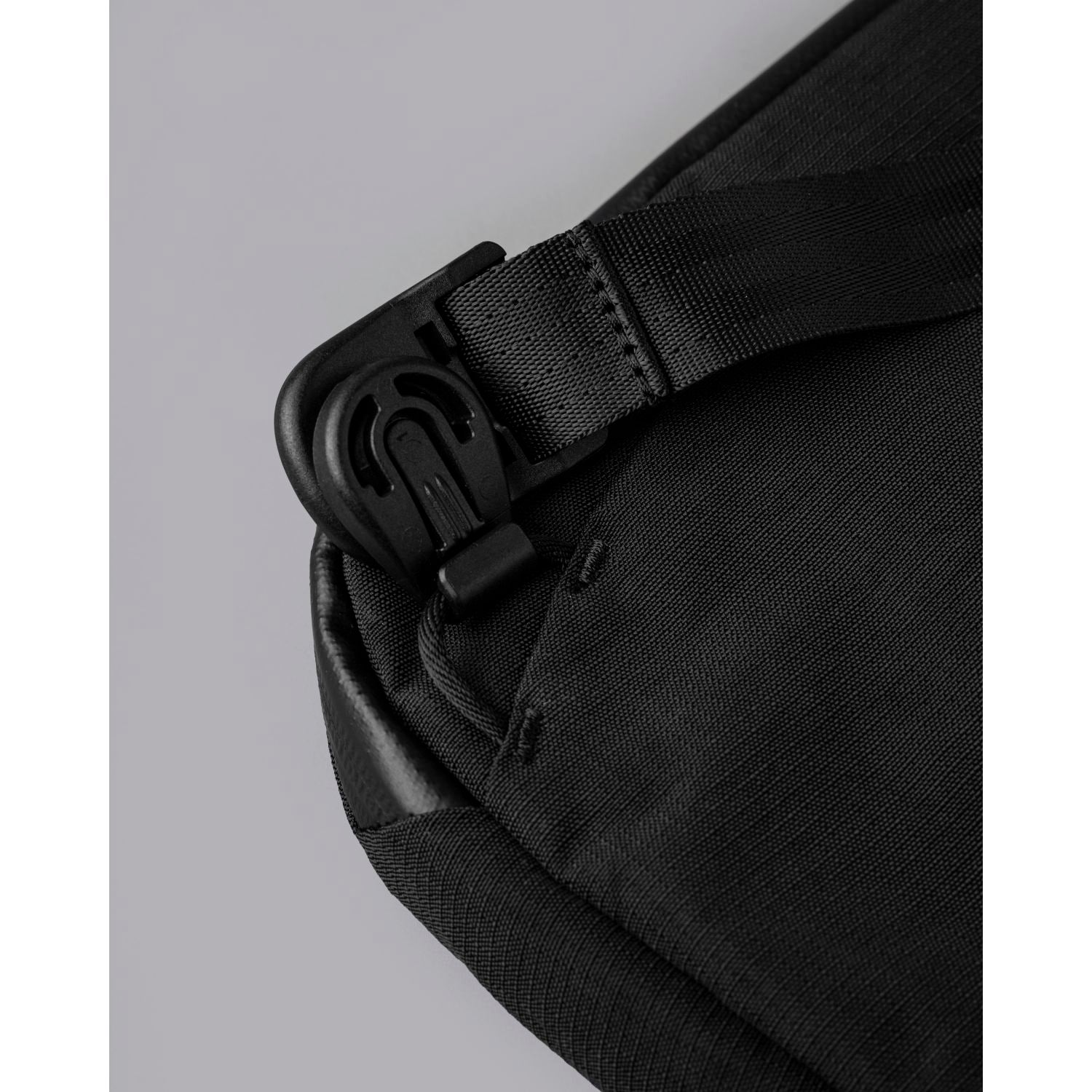 ALPAKA Flight Sling Axoflux 400D (Black)