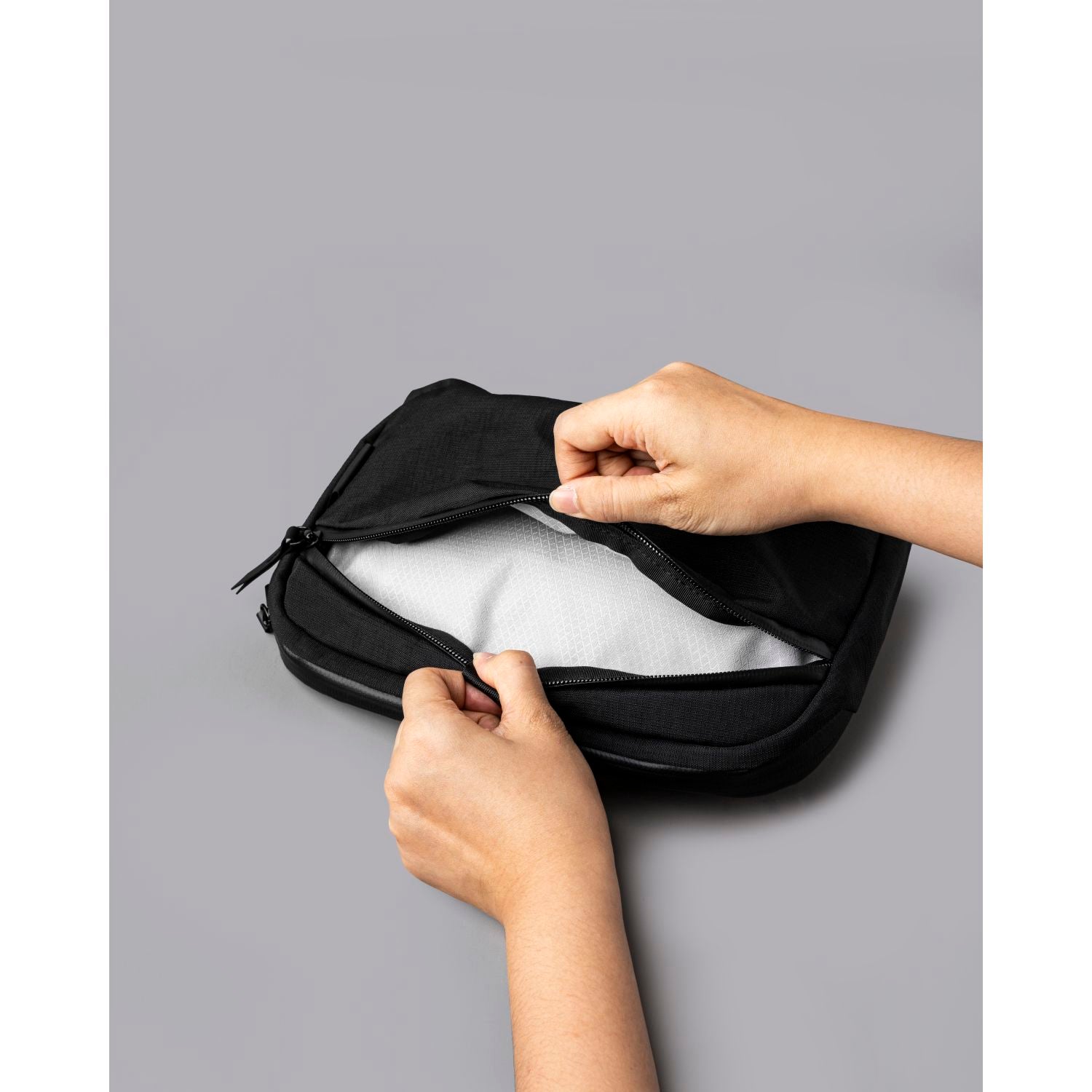 ALPAKA Flight Sling Axoflux 400D (Black)