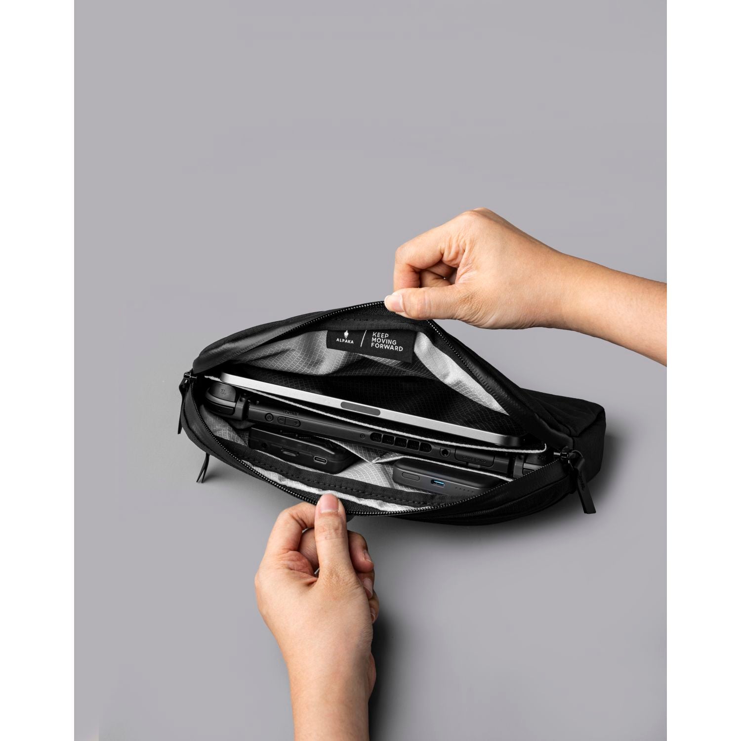 ALPAKA Flight Sling Axoflux 400D (Black)