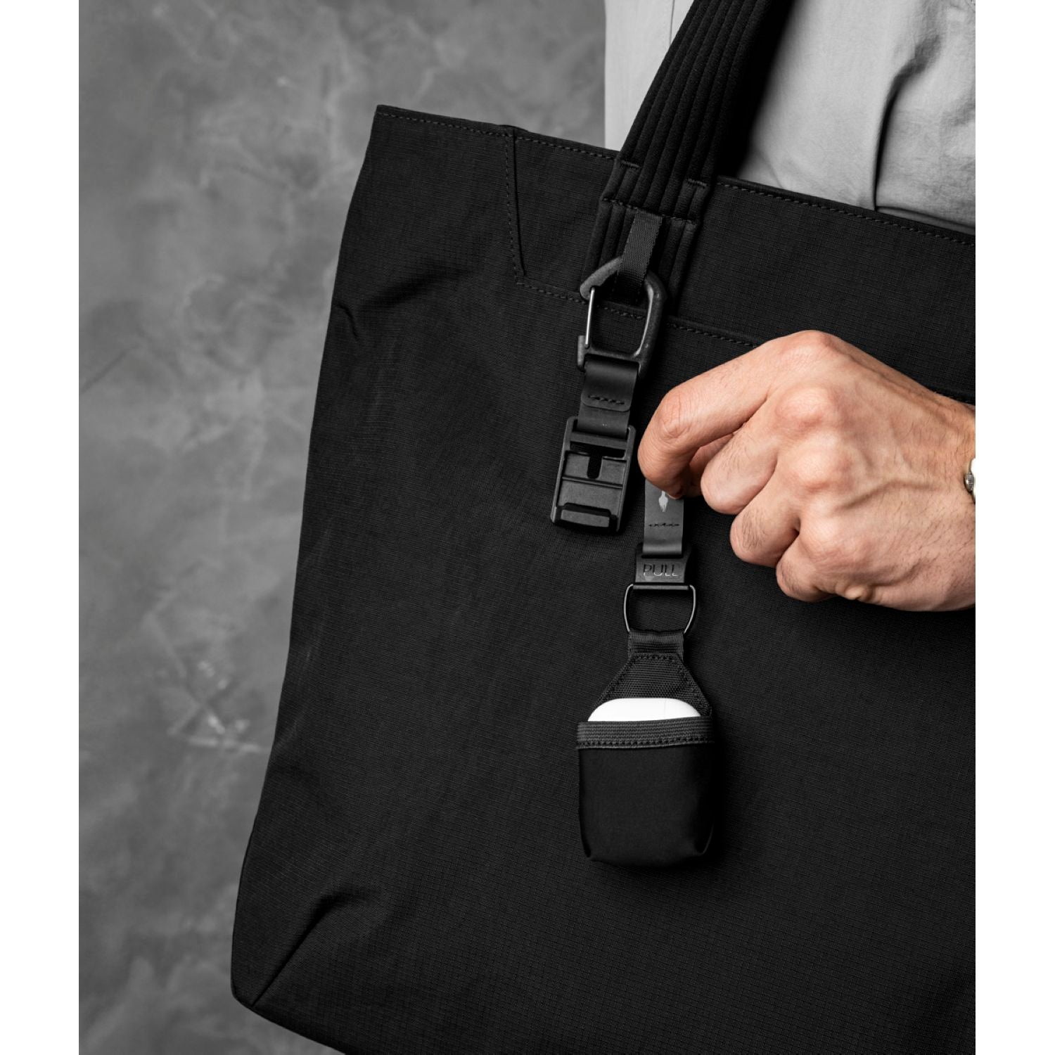 ALPAKA Flight Tote Bag (L) Axoflux 400D (Black)